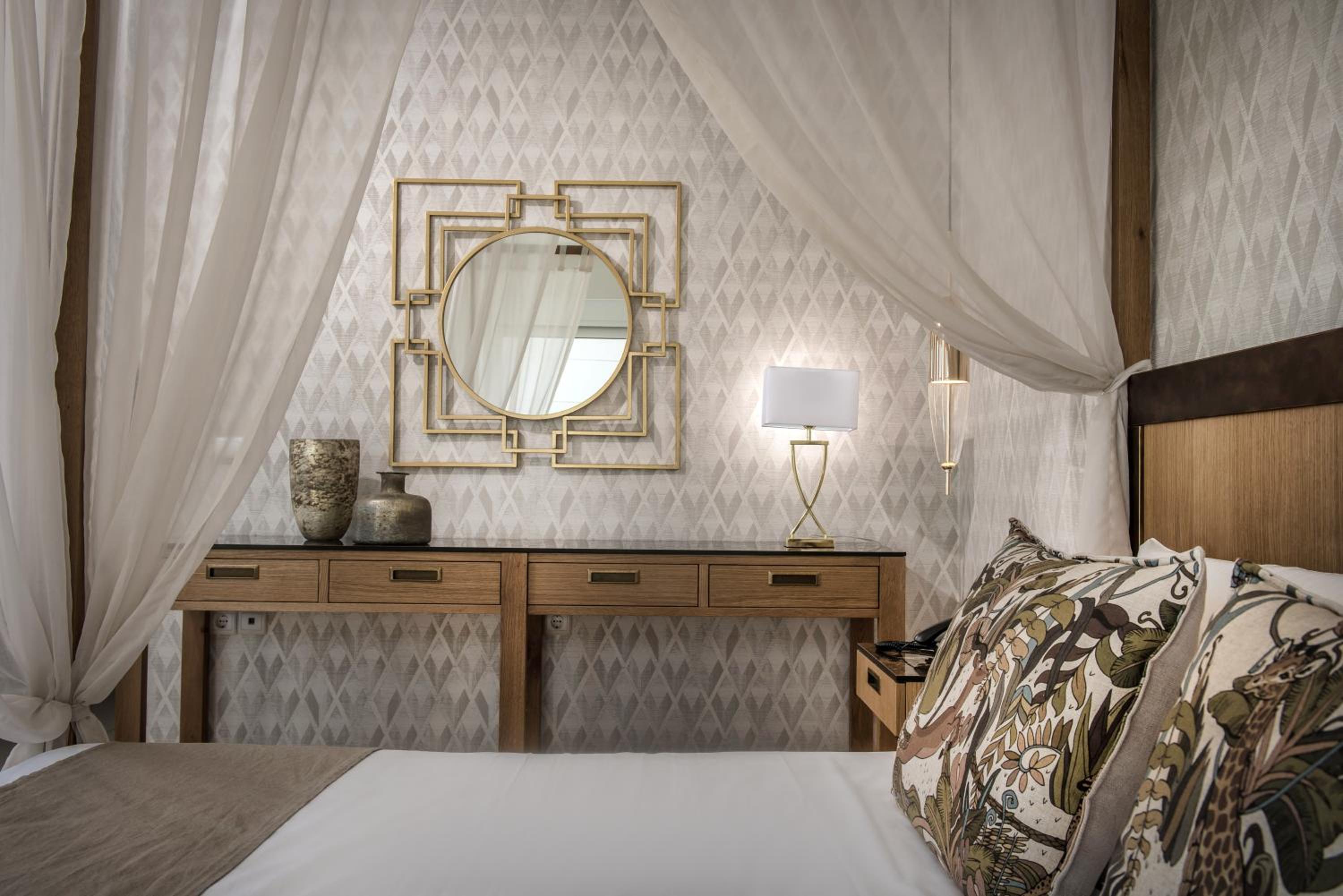 Executive Suite - Photo 10