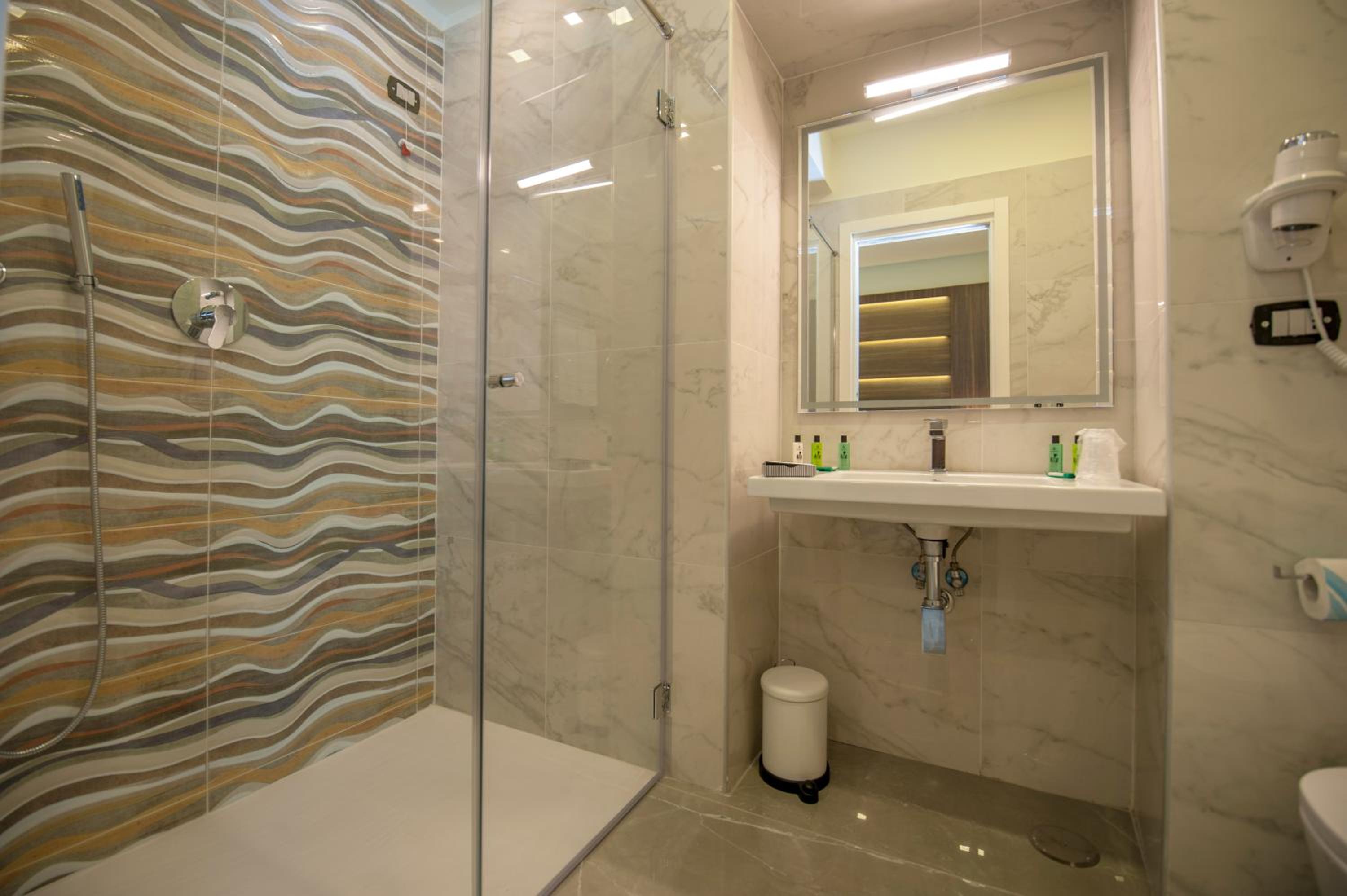 Twin Room - Photo 2