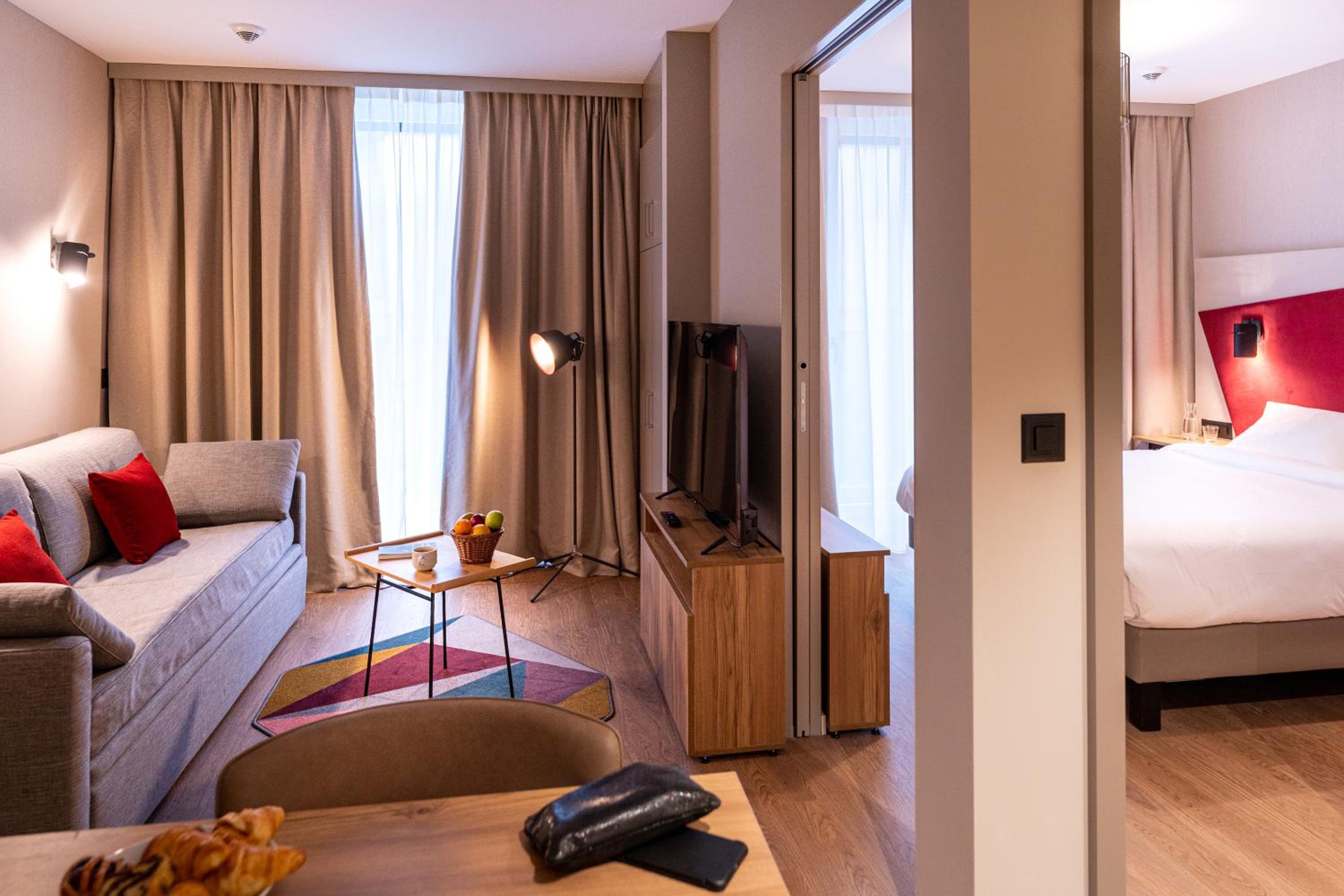 One-Bedroom Apartment - Photo 2