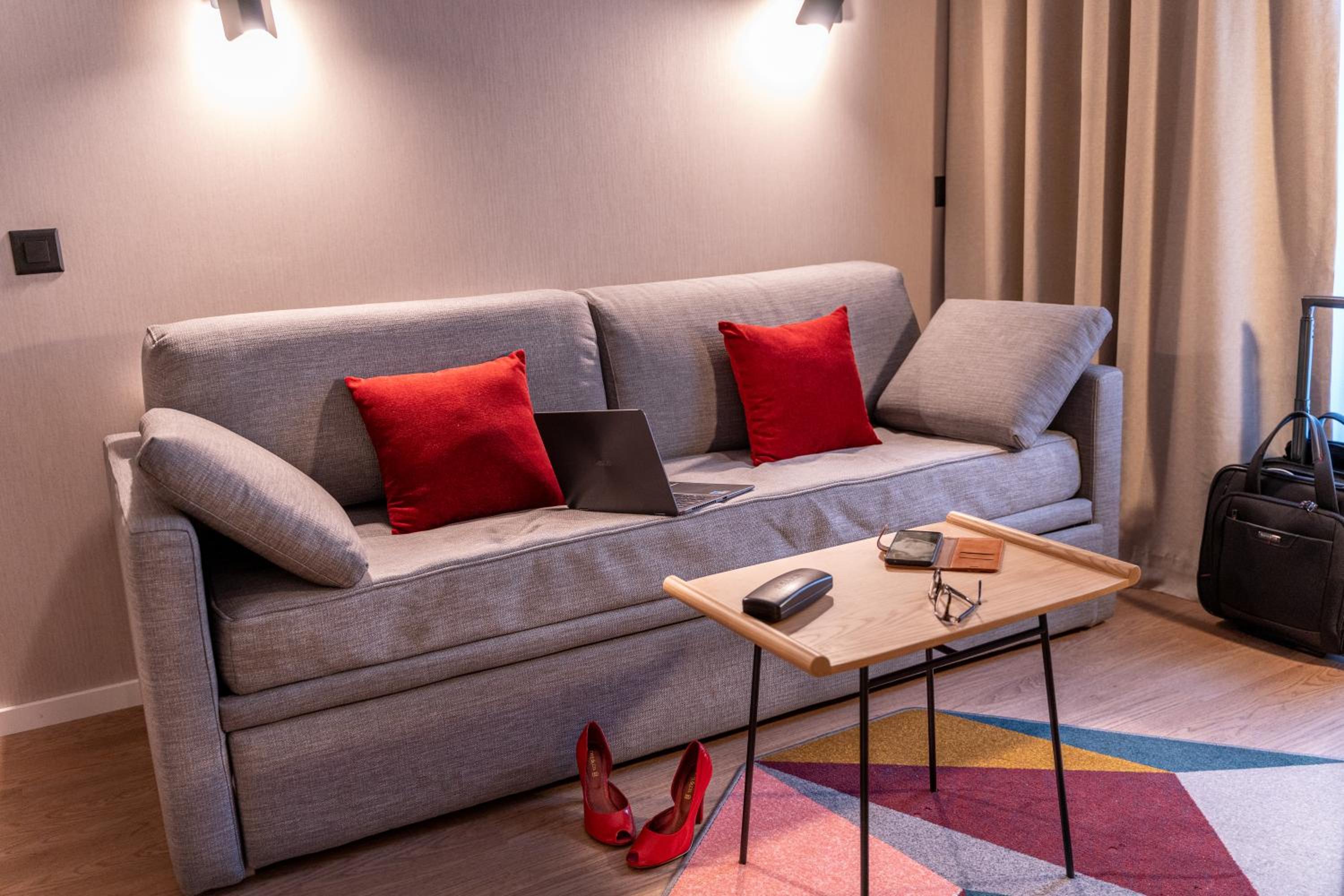 One-Bedroom Apartment - Photo 6