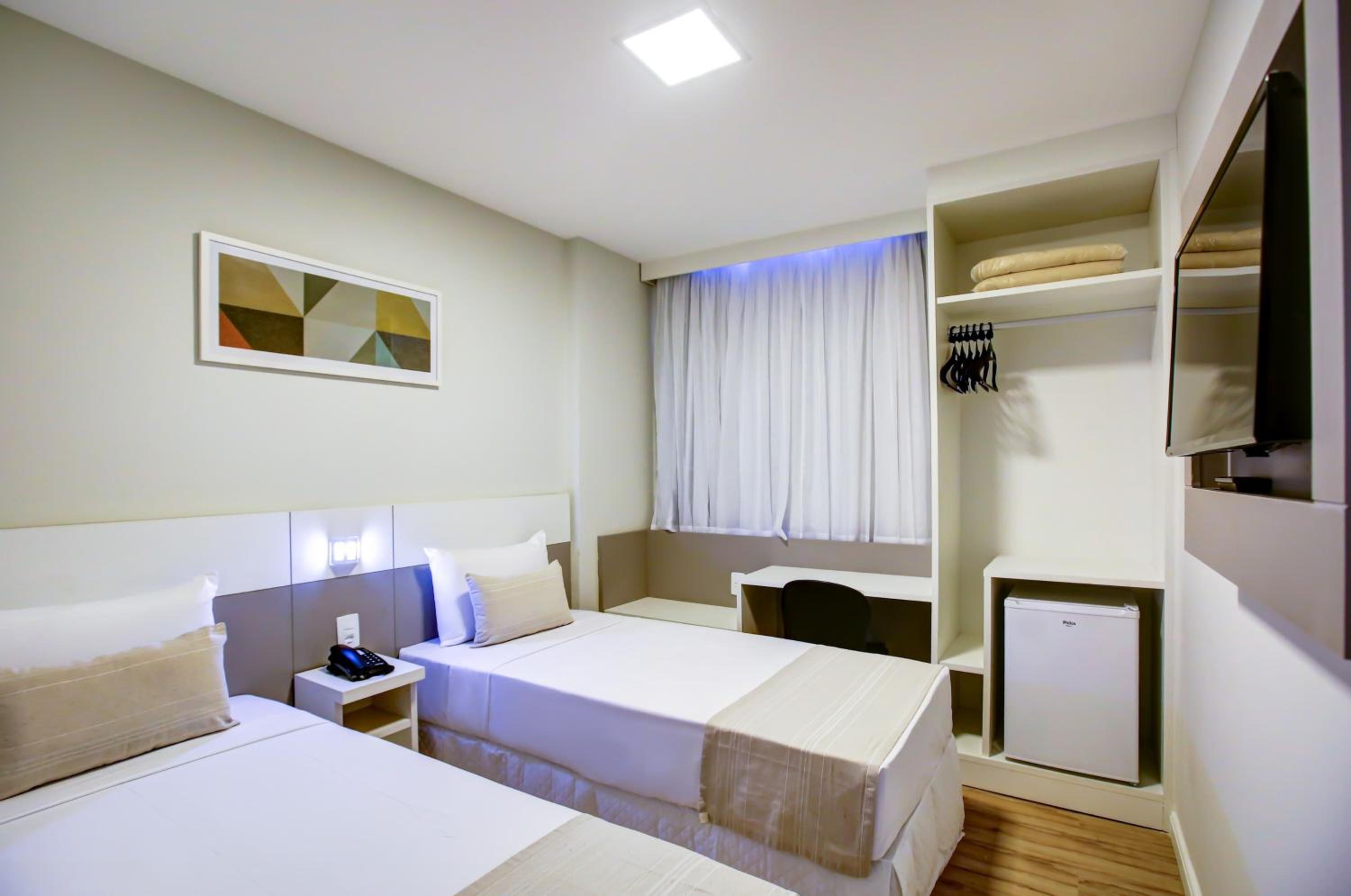 Standard Twin Room - Photo 2