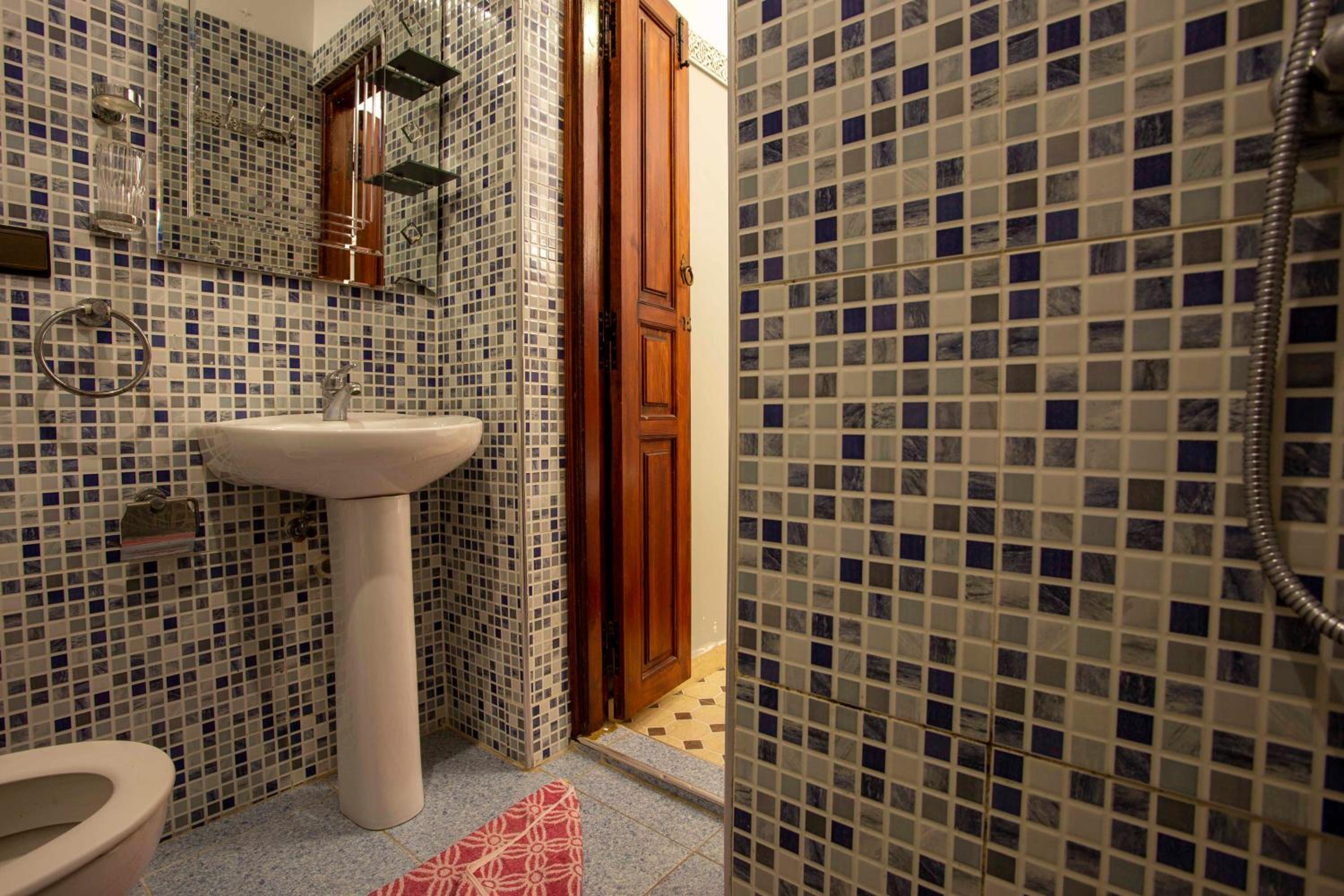 Standard Twin Room - Photo 2