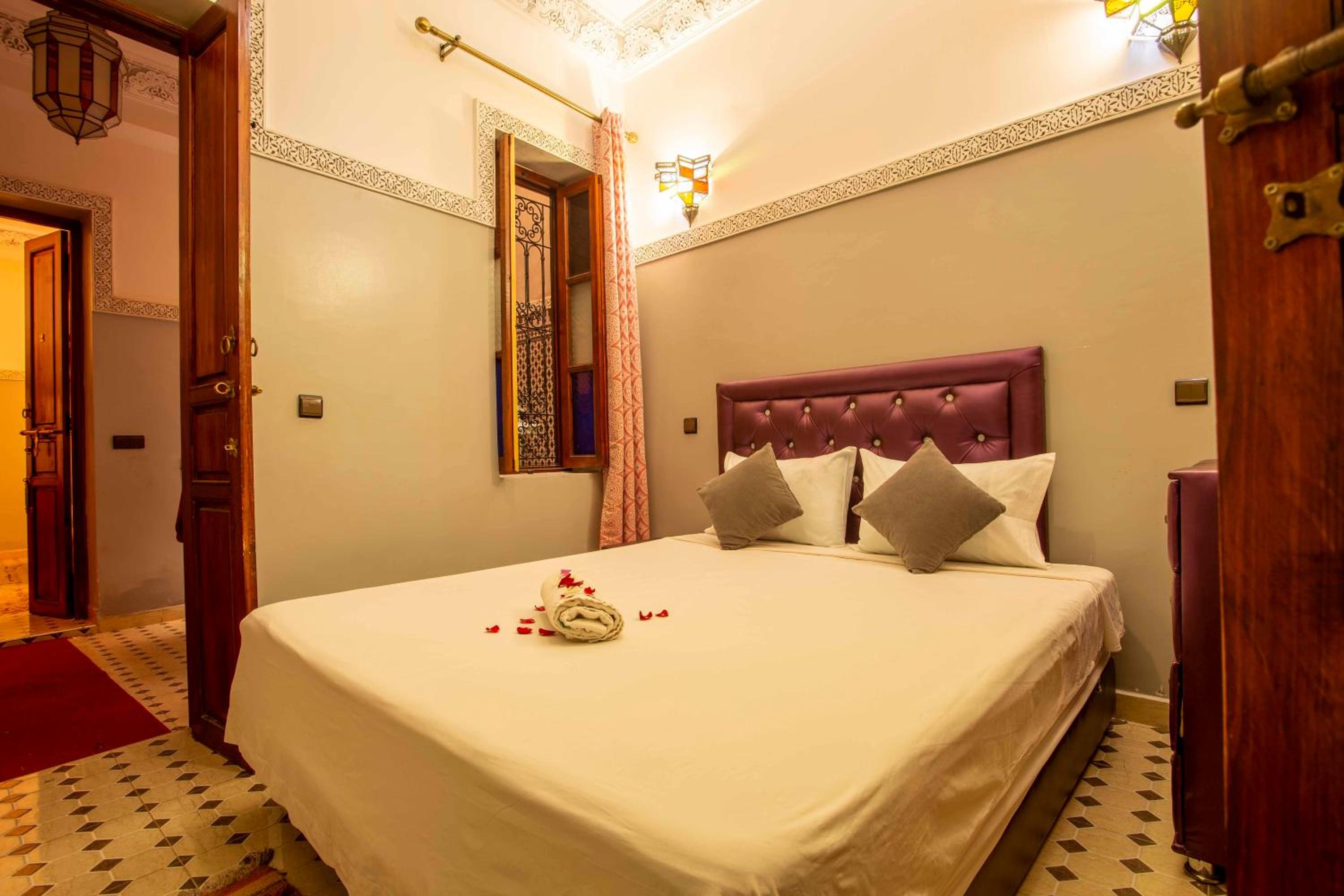 Standard Twin Room - Photo 1
