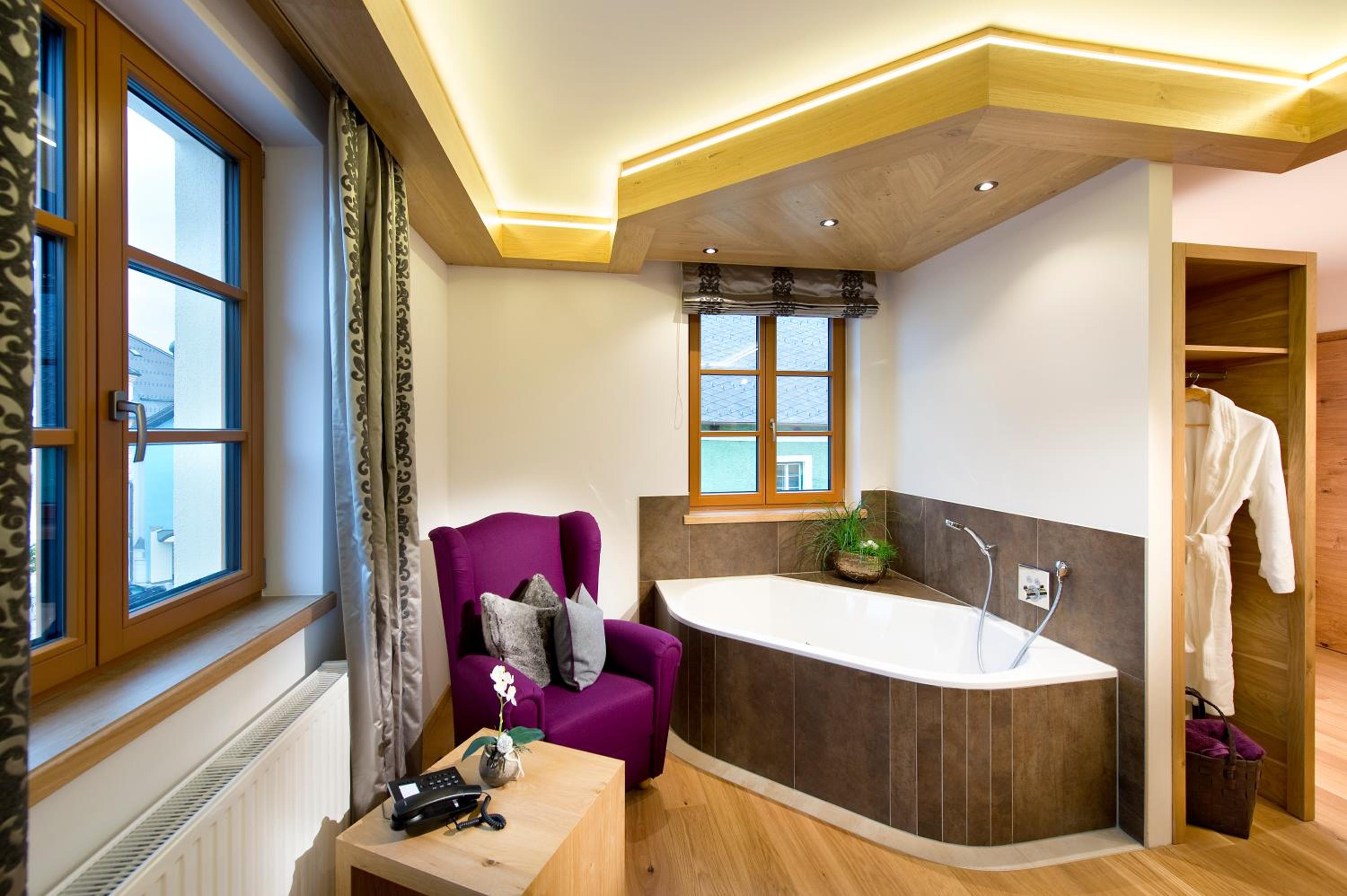 Deluxe Double Room with Bath - Photo 2