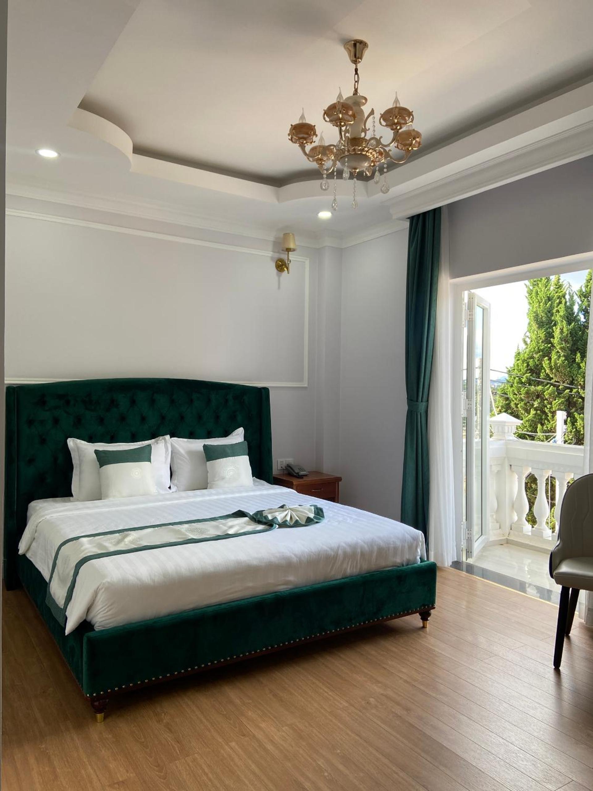 Double Room with Lake View - Photo 24