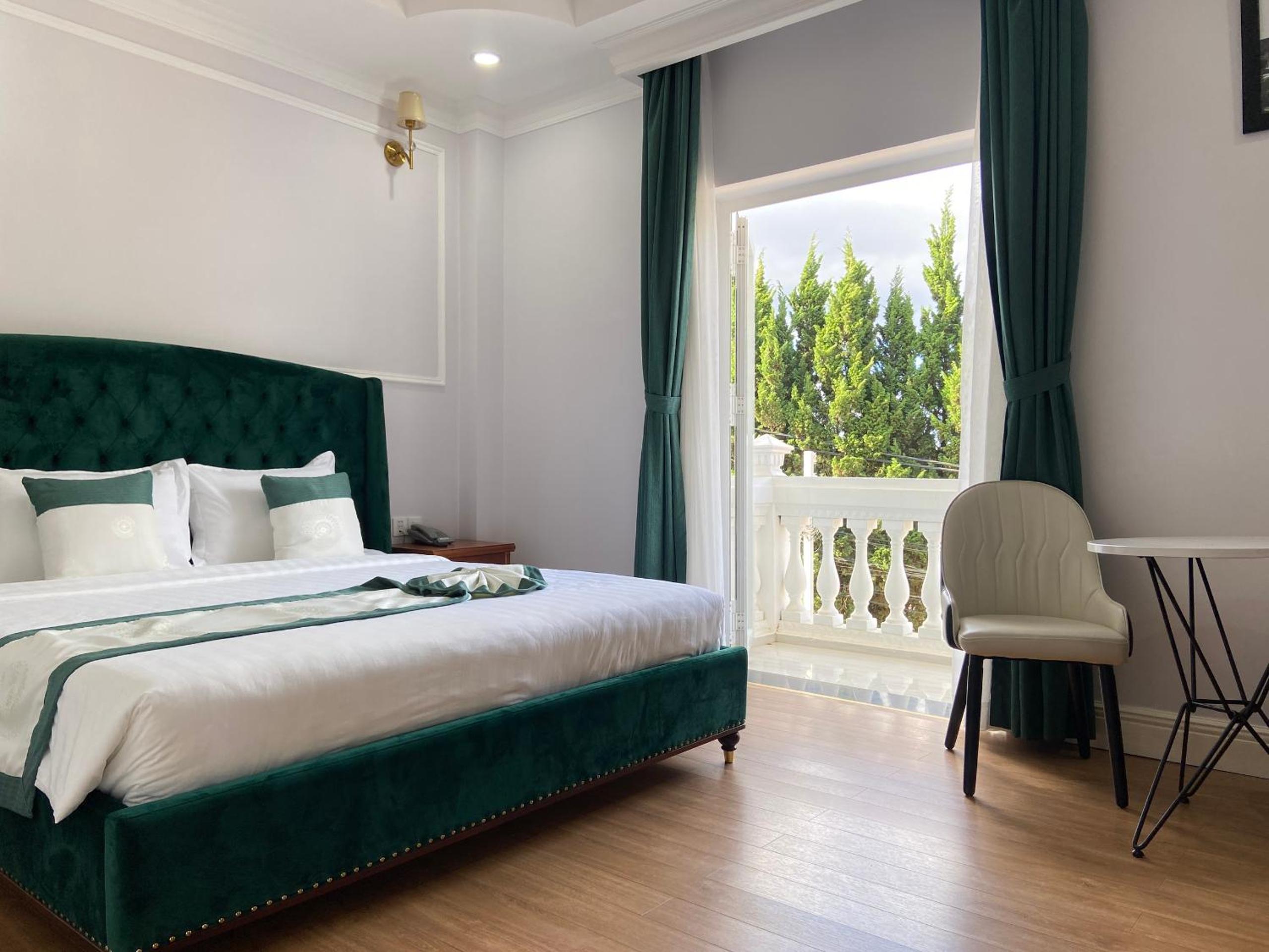 Double Room with Lake View - Photo 1