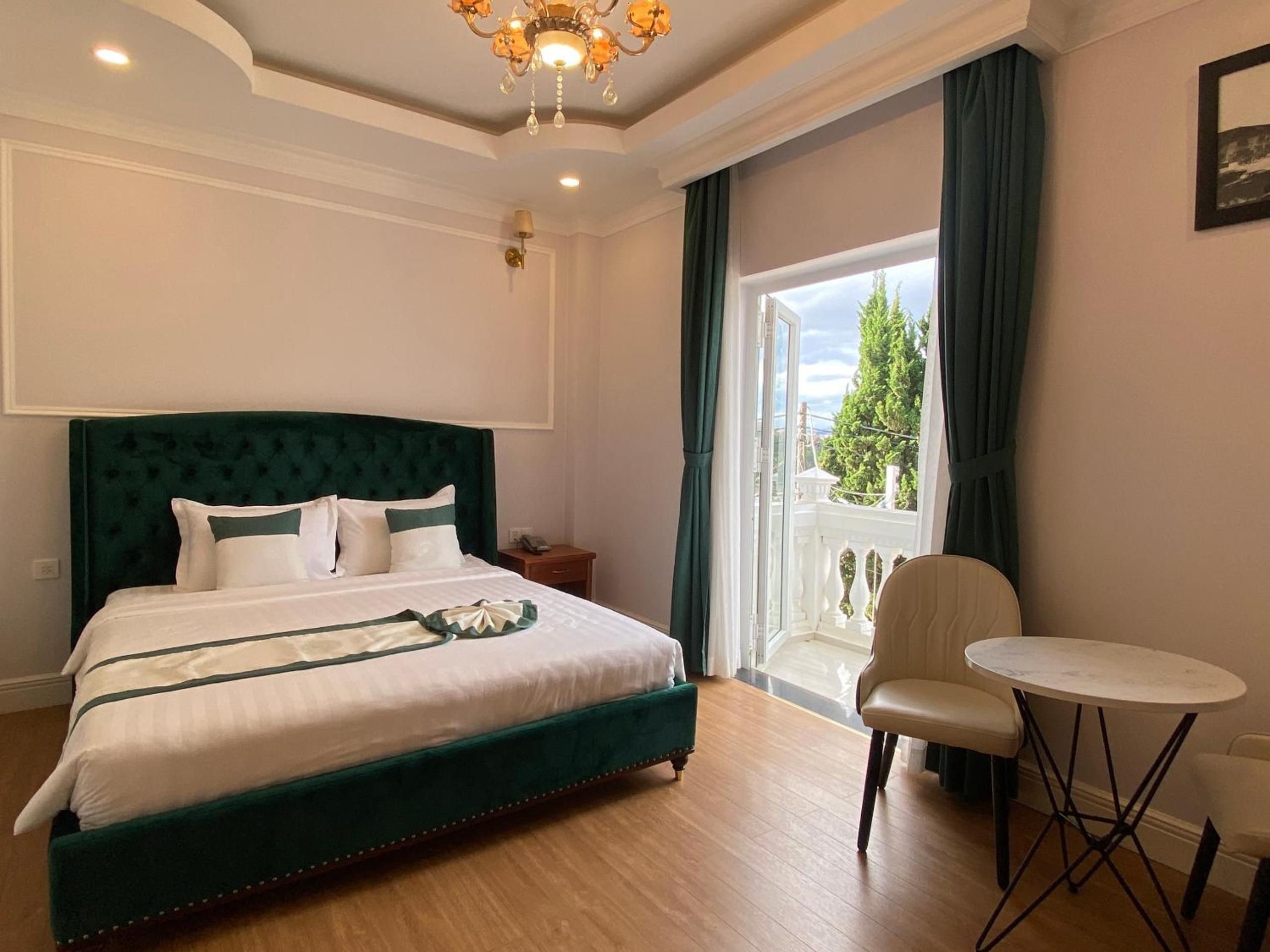 Double Room with Lake View - Photo 20