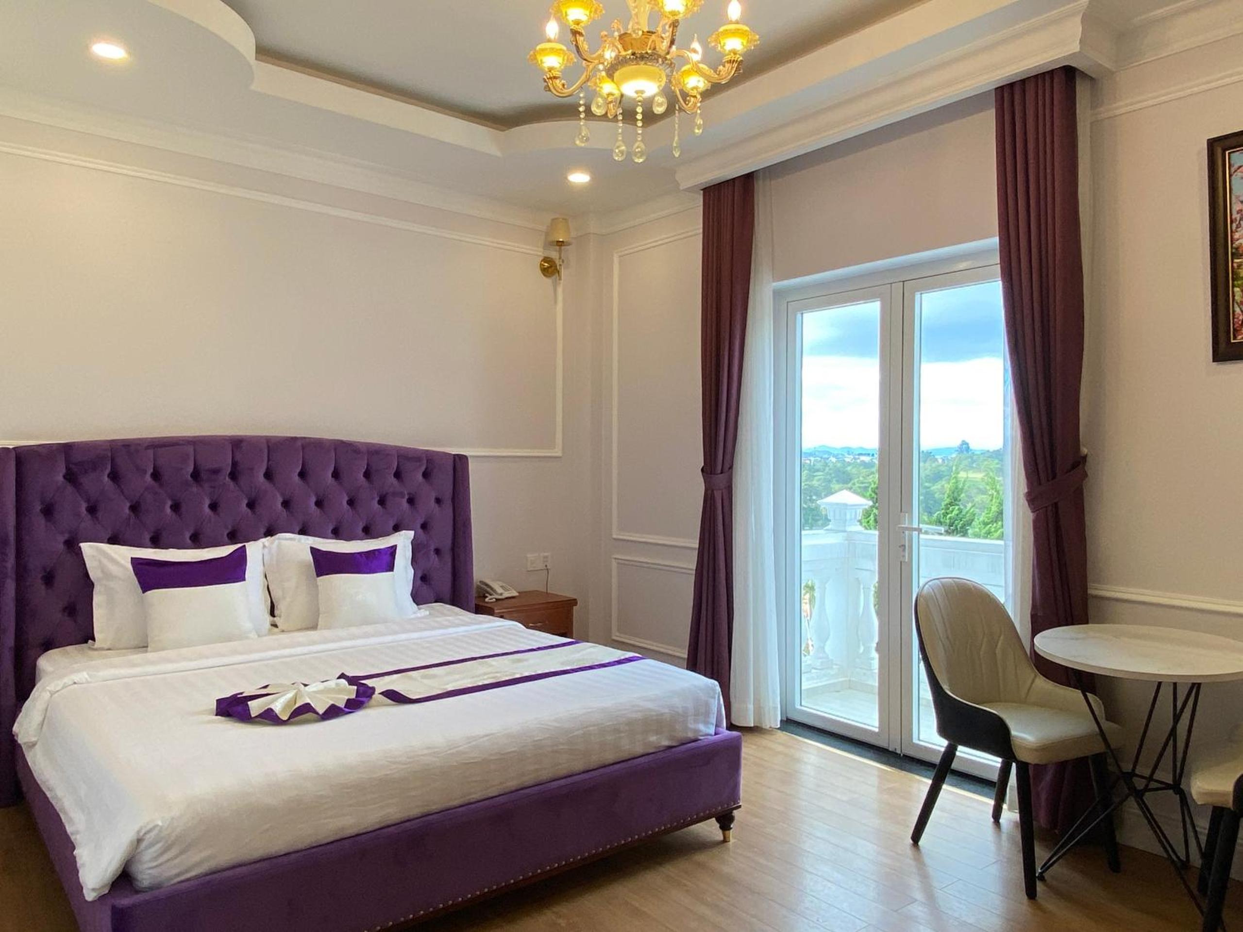Double Room with Lake View - Photo 9