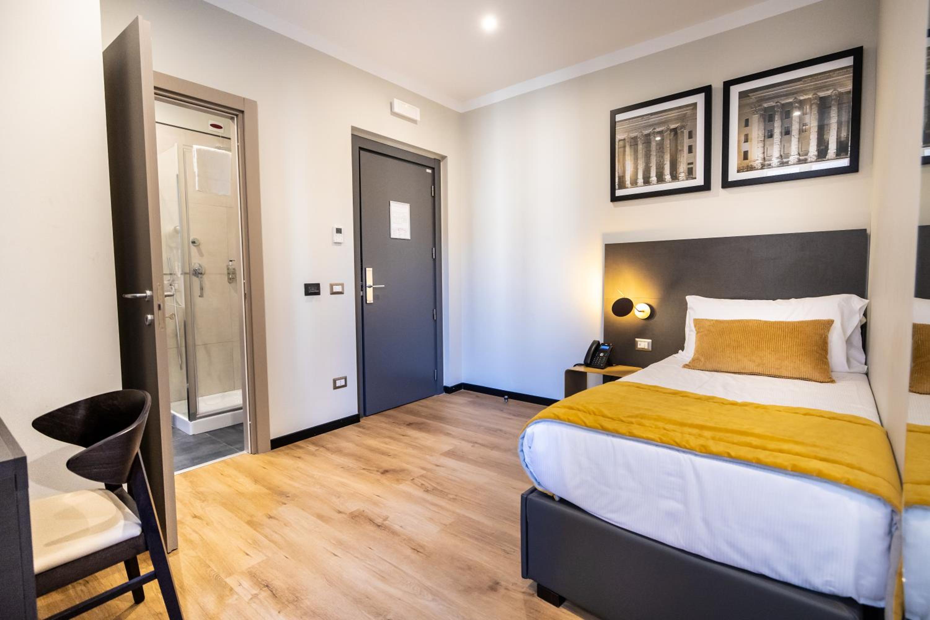 Standard Single Room thumbnail 6
