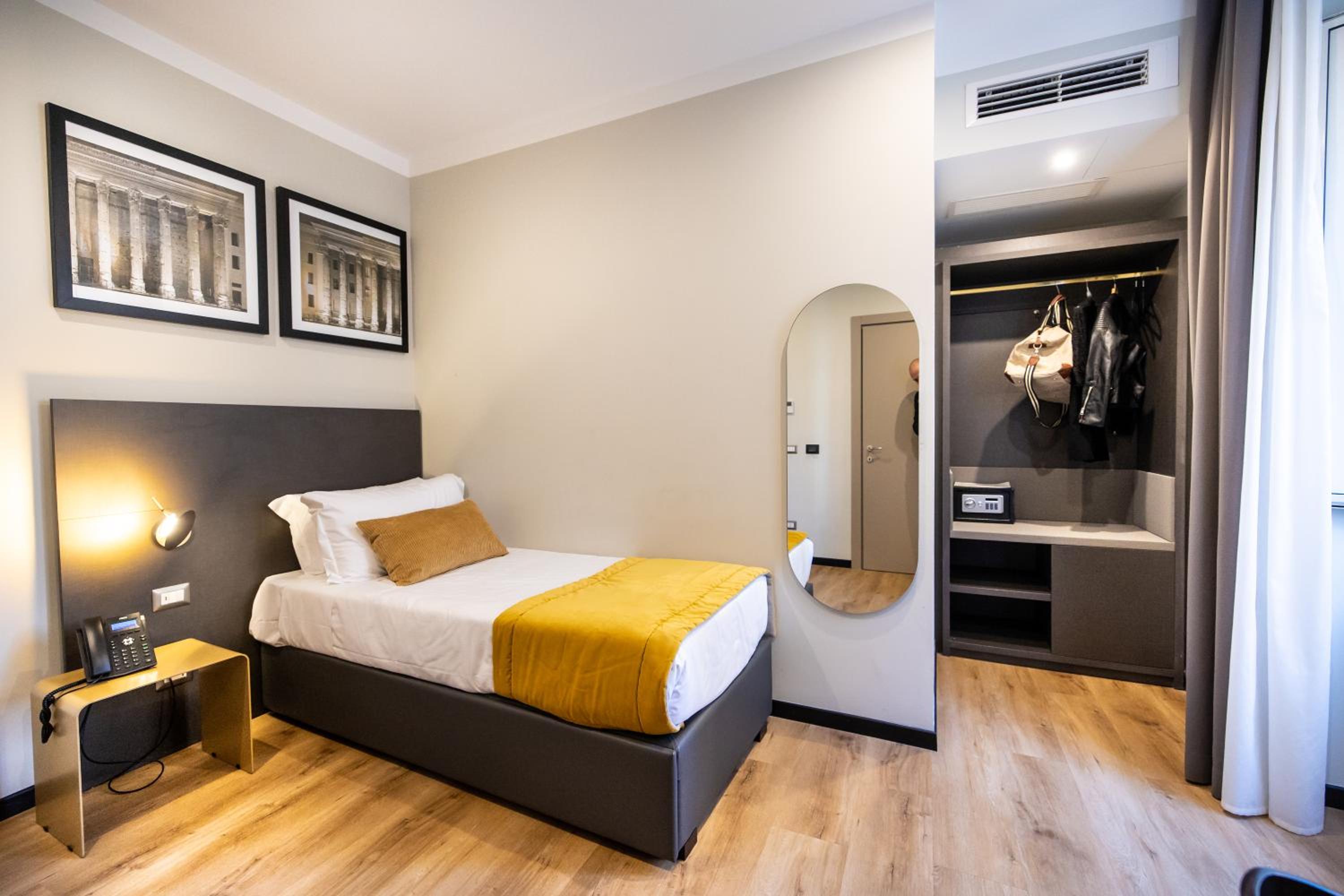 Standard Single Room thumbnail 5