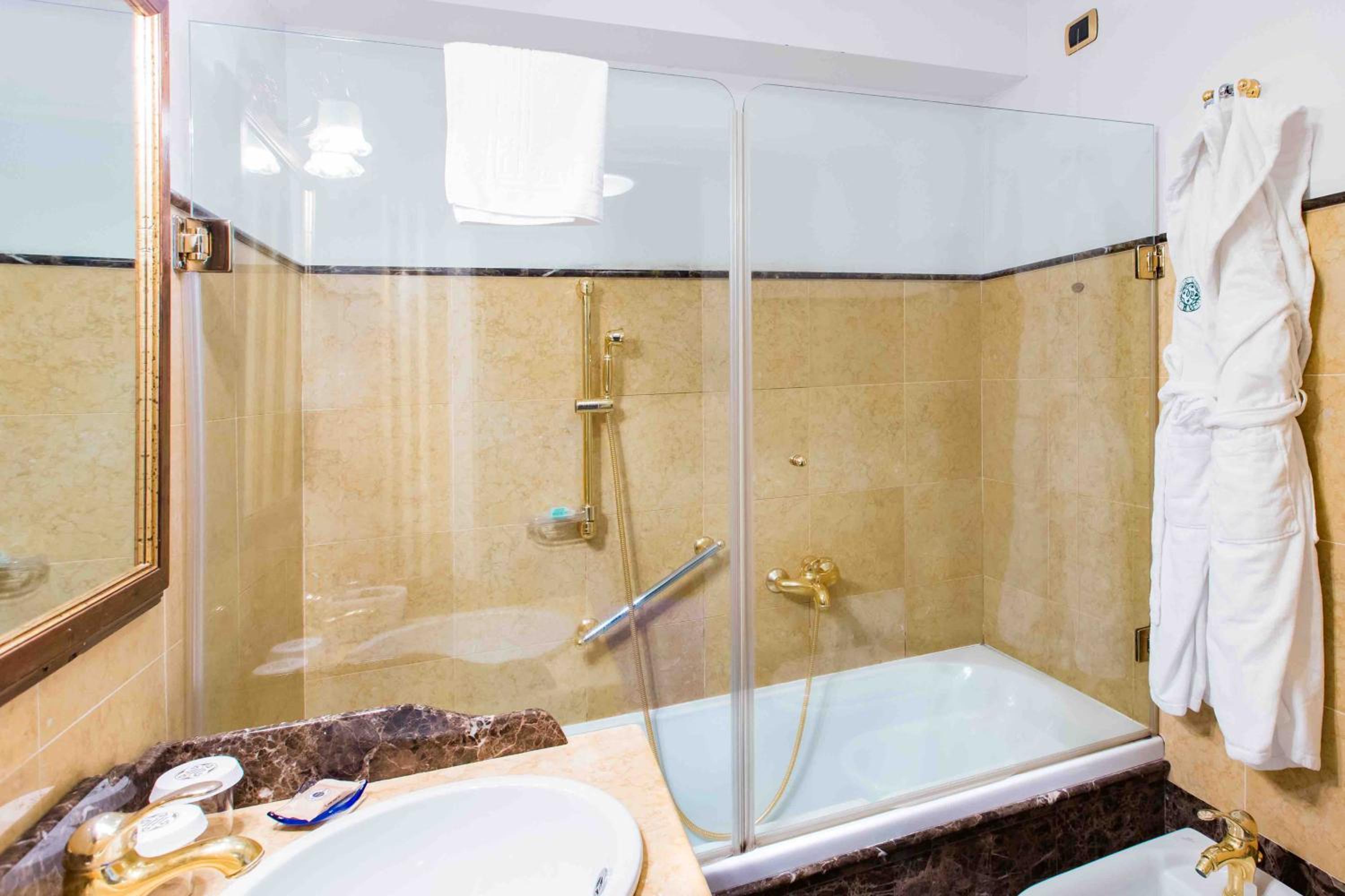 Superior Double Room - Photo 10