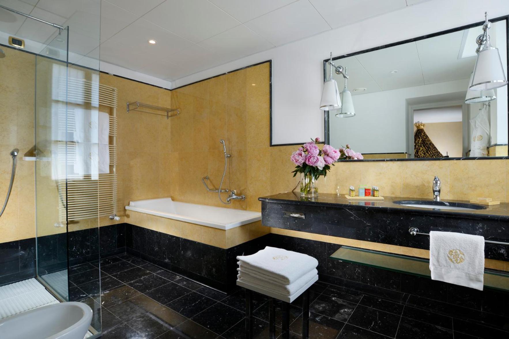 Junior Suite - Photo 12