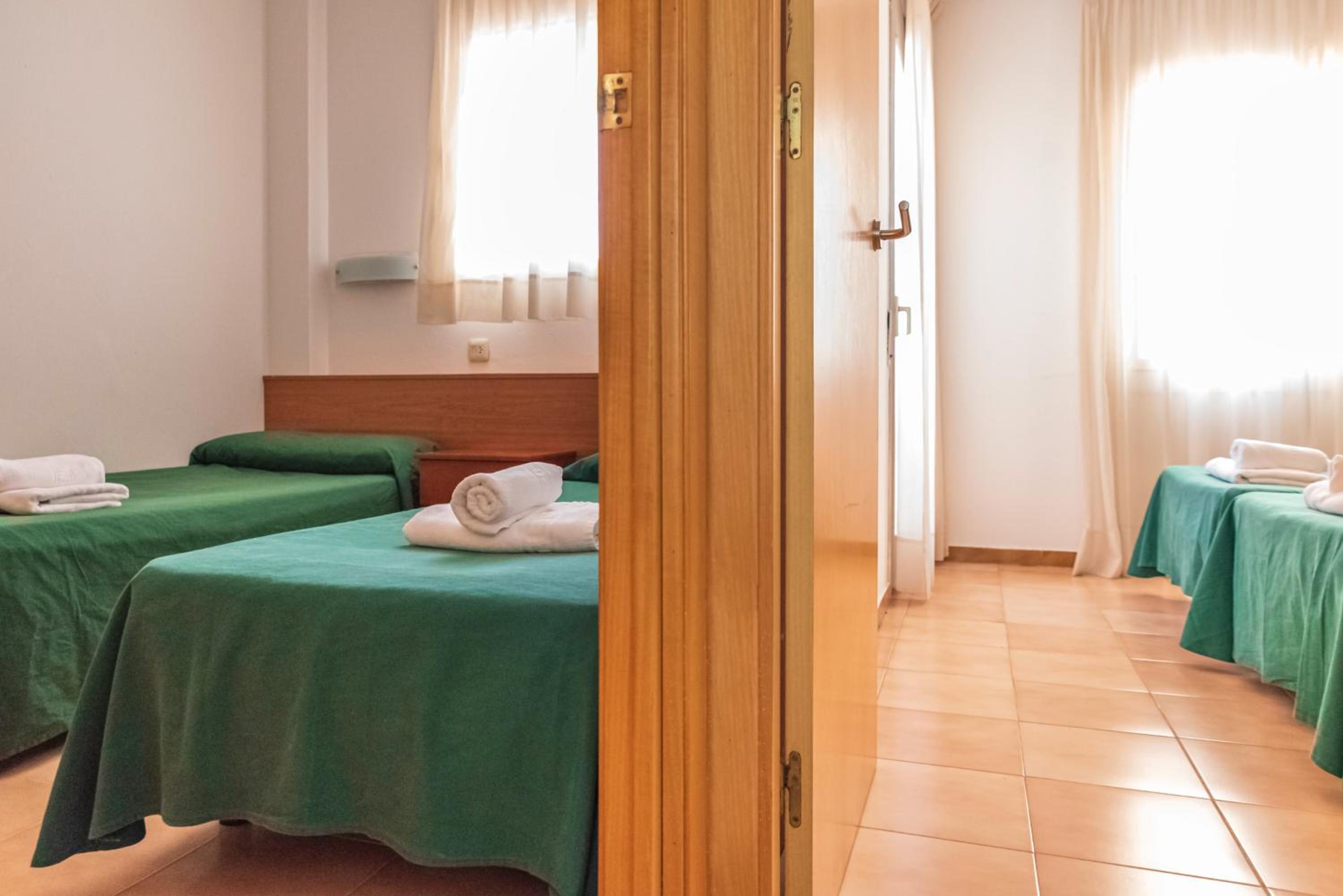 Two-Bedroom Apartment (6 Adults) - Photo 6