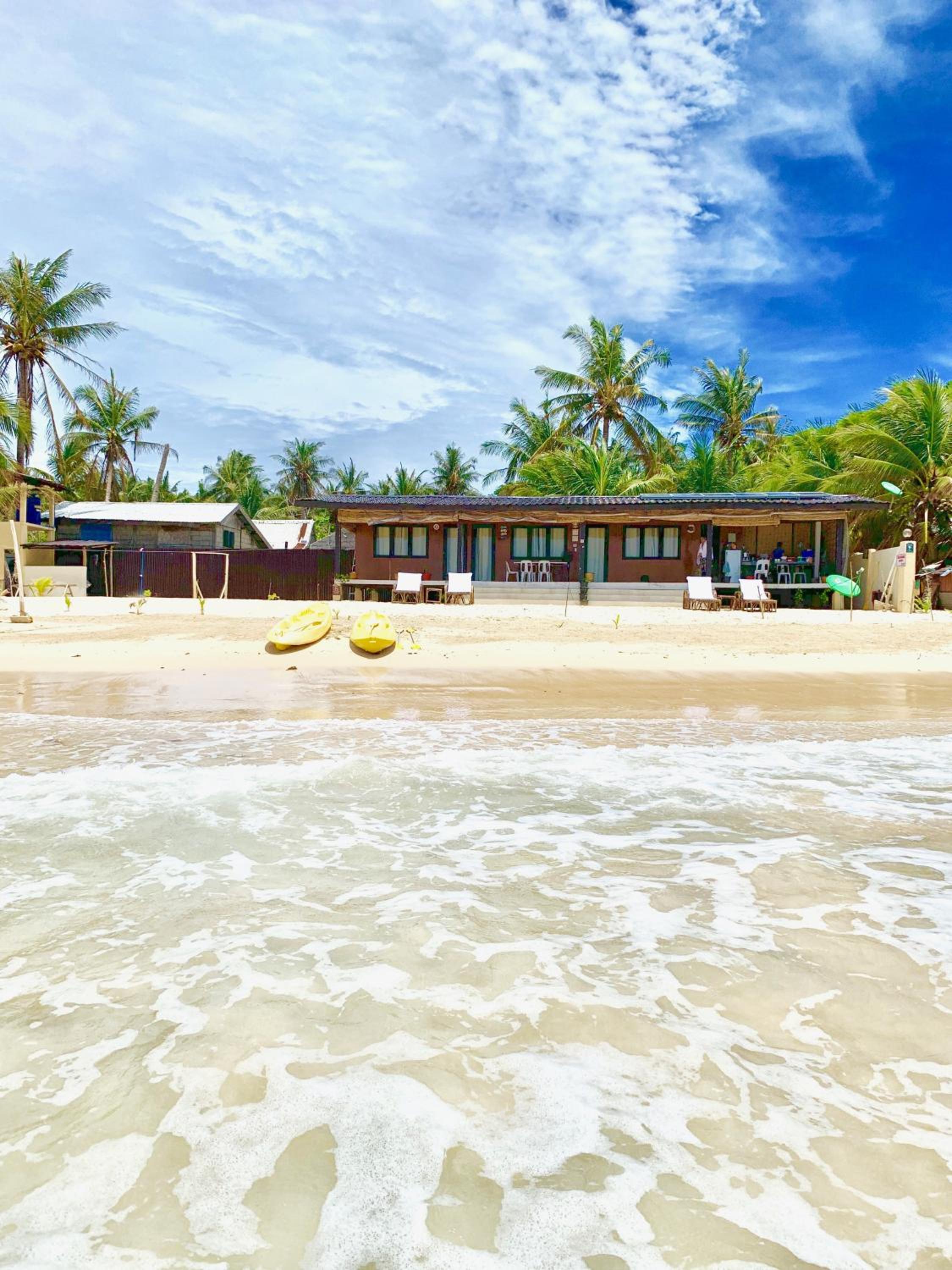 Villa - Beach Front - Photo 1