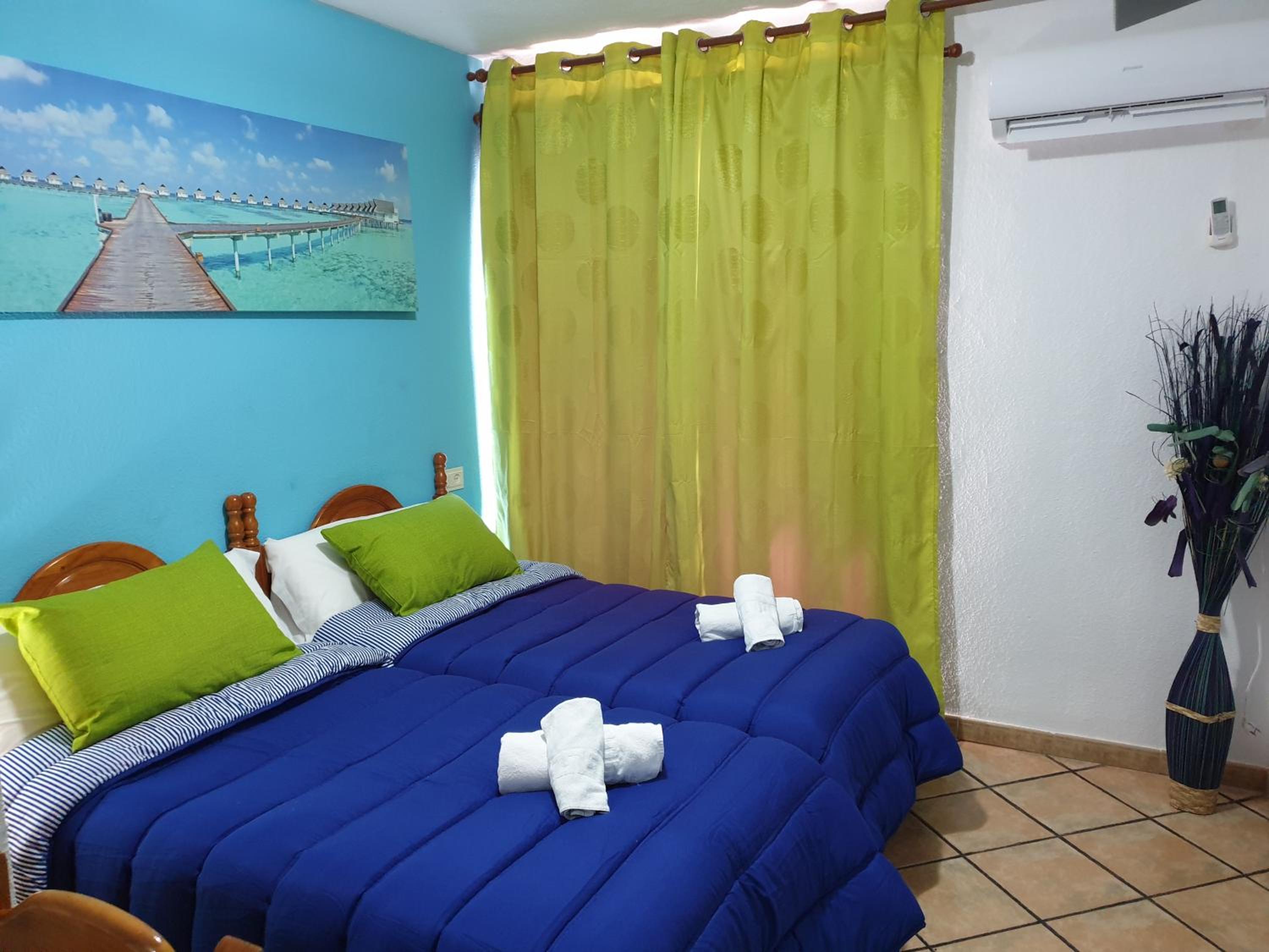 Double Room with Balcony and Sea View - Photo 1