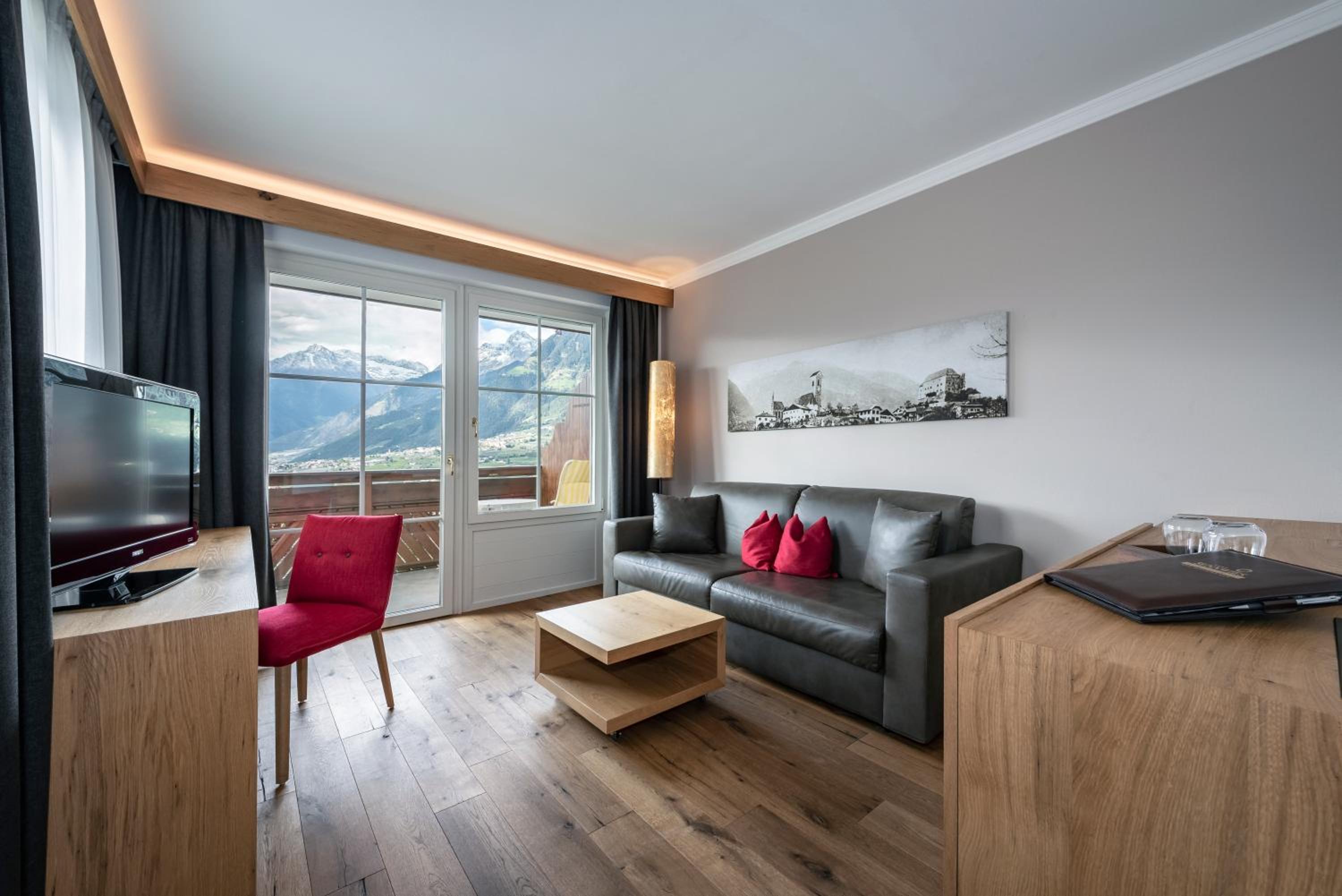 Junior Suite with Mountain View photo 1