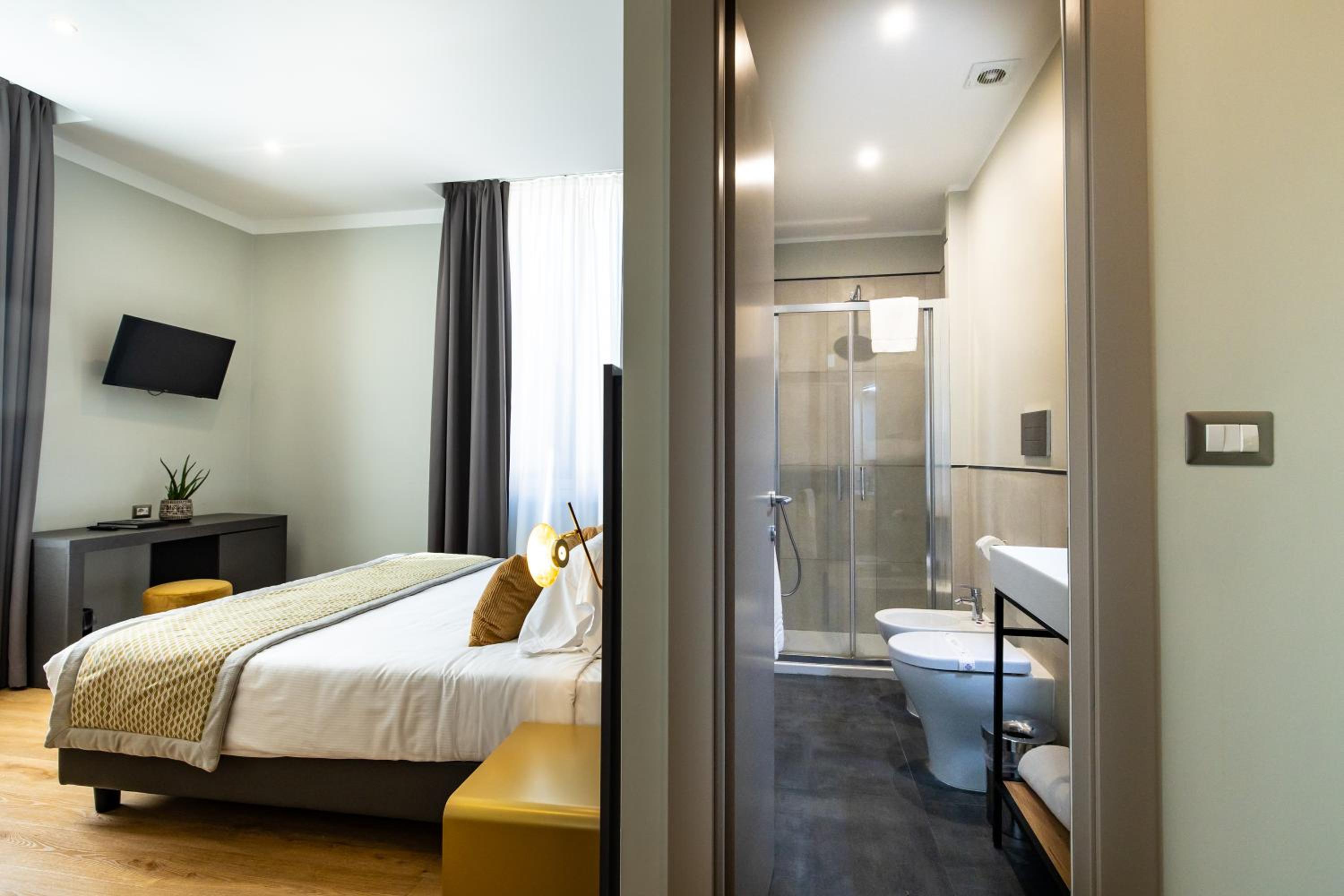 Premium Quadruple Room thumbnail 6