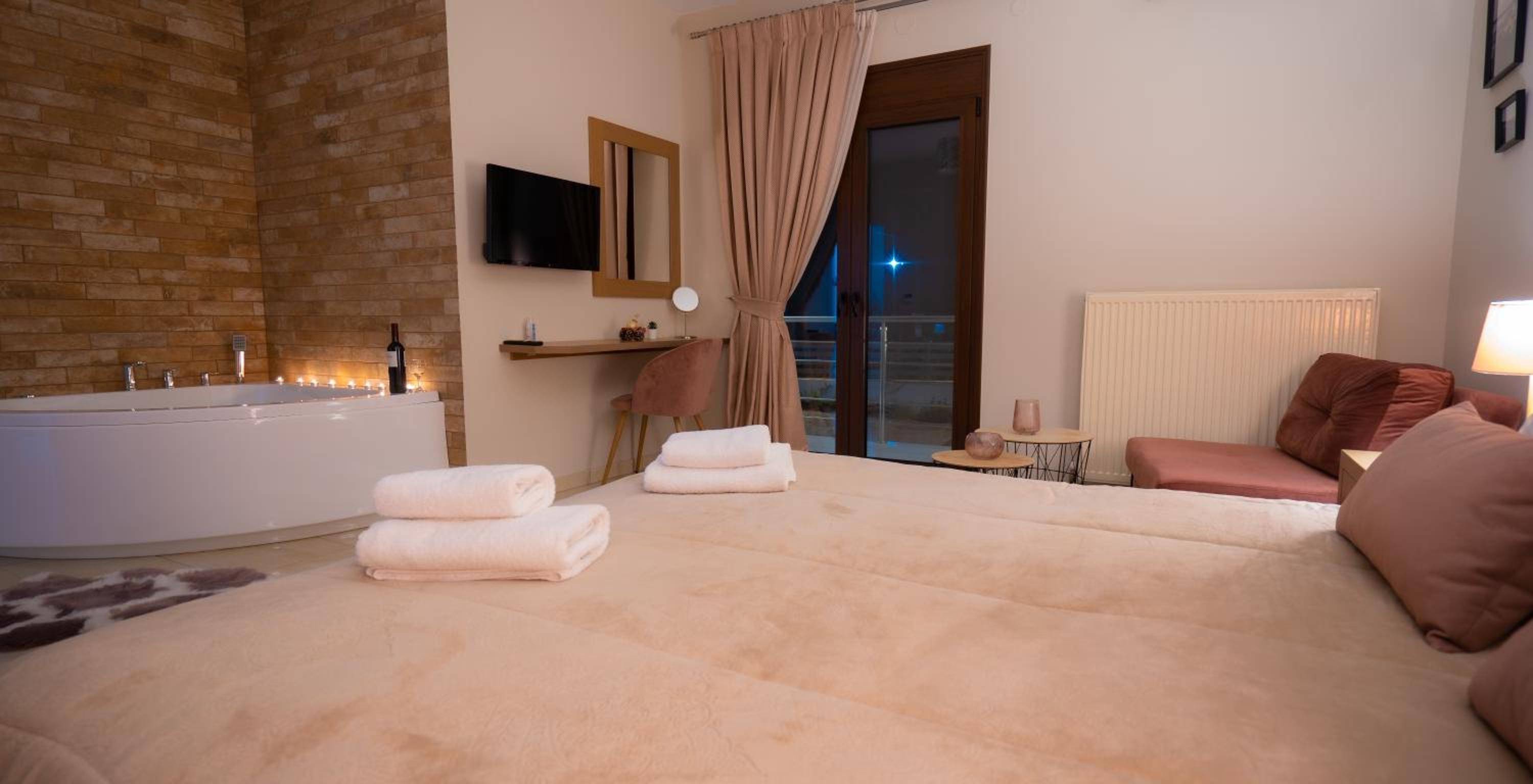 Deluxe Double Room - Photo 7