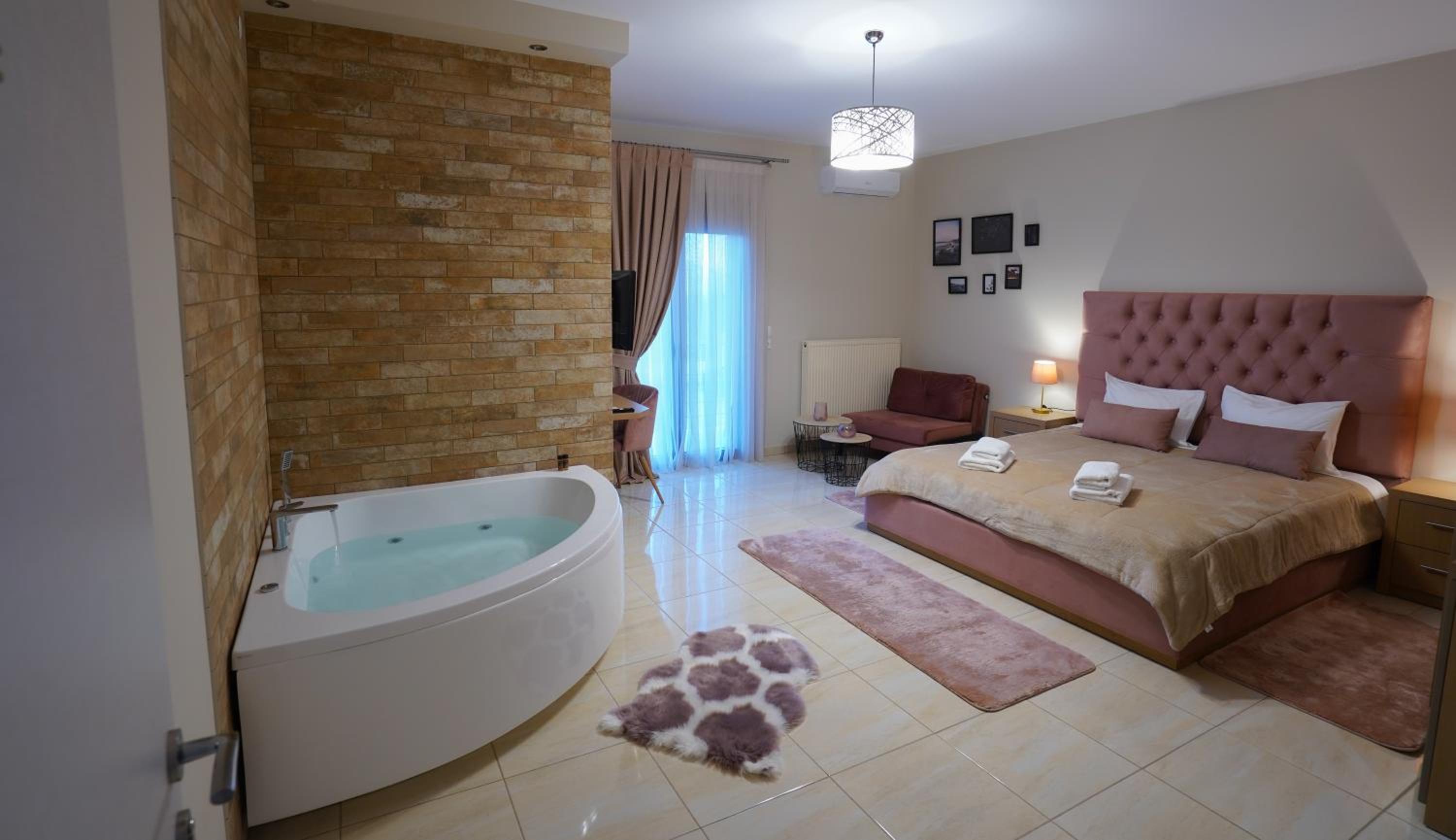 Deluxe Double Room - Photo 4