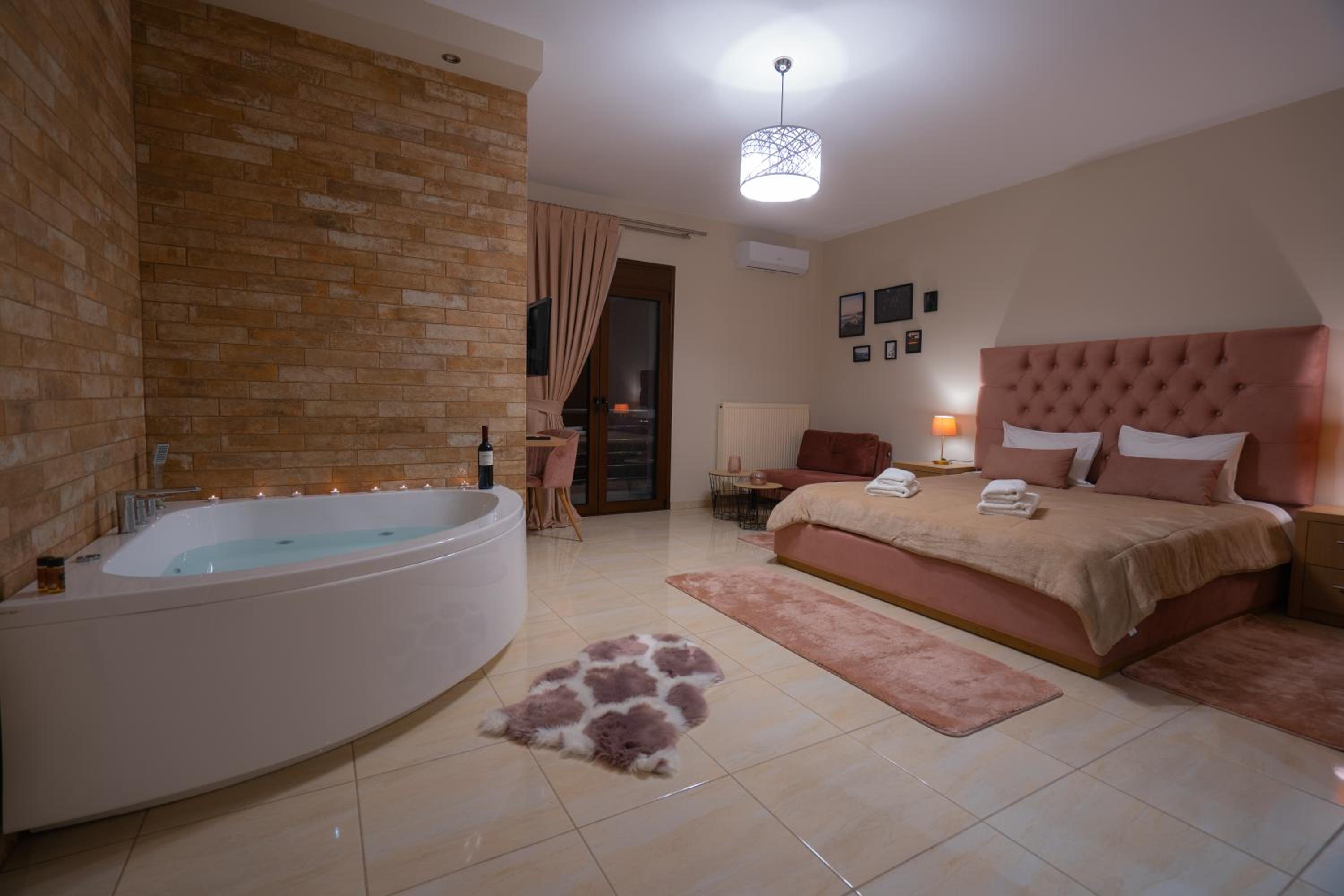 Deluxe Double Room - Photo 1
