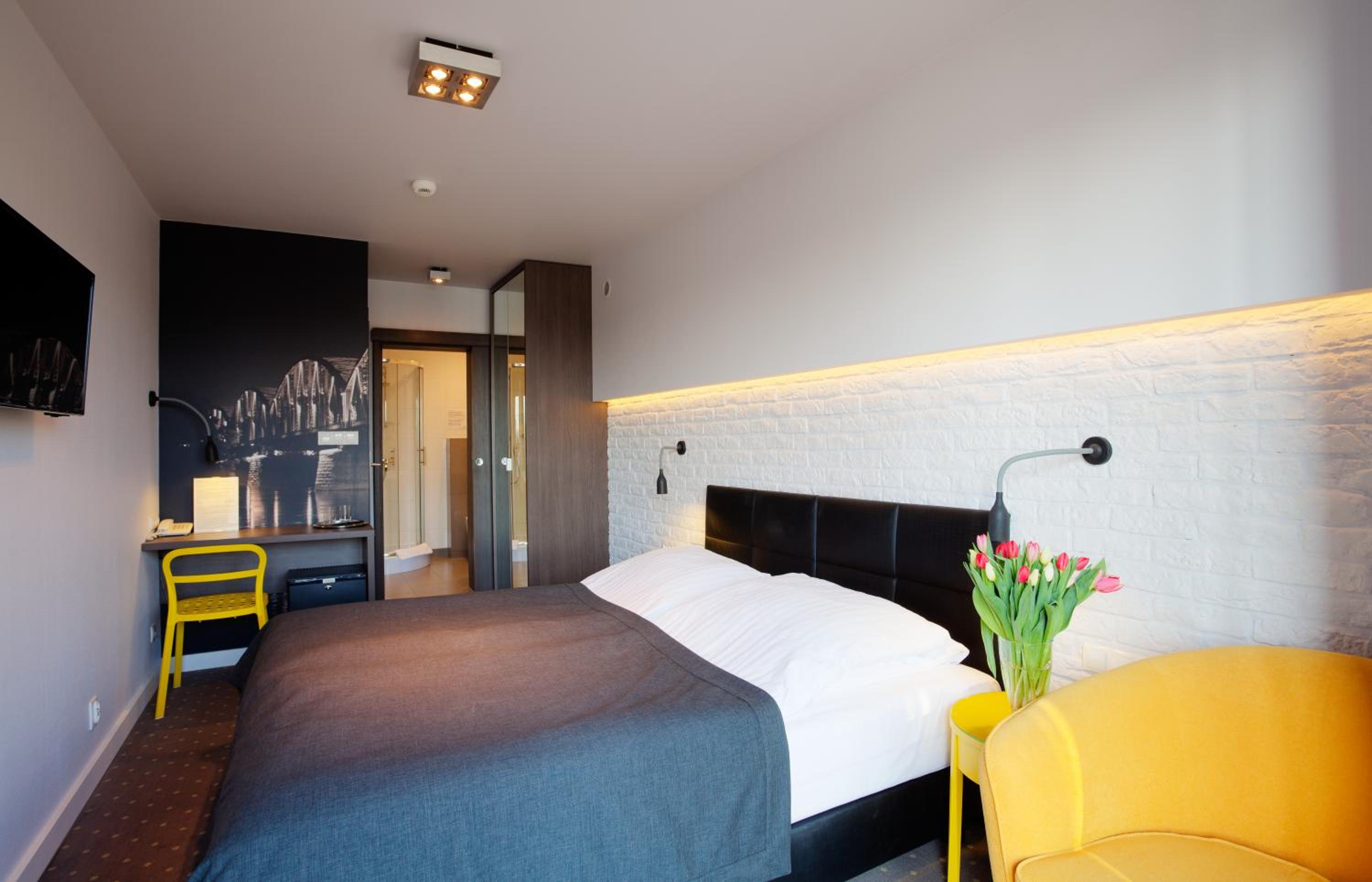 Deluxe Double Room with River View - Photo 16