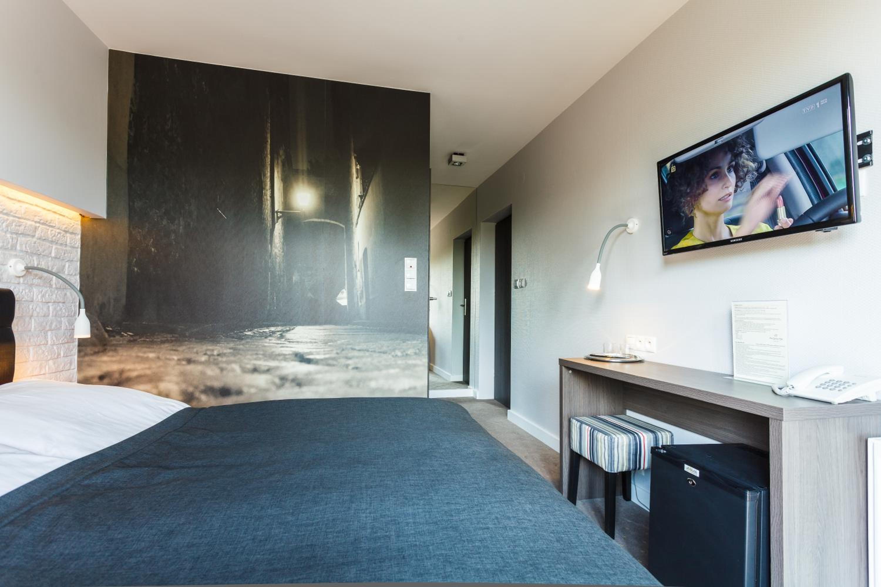 Deluxe Double Room with River View - Photo 11