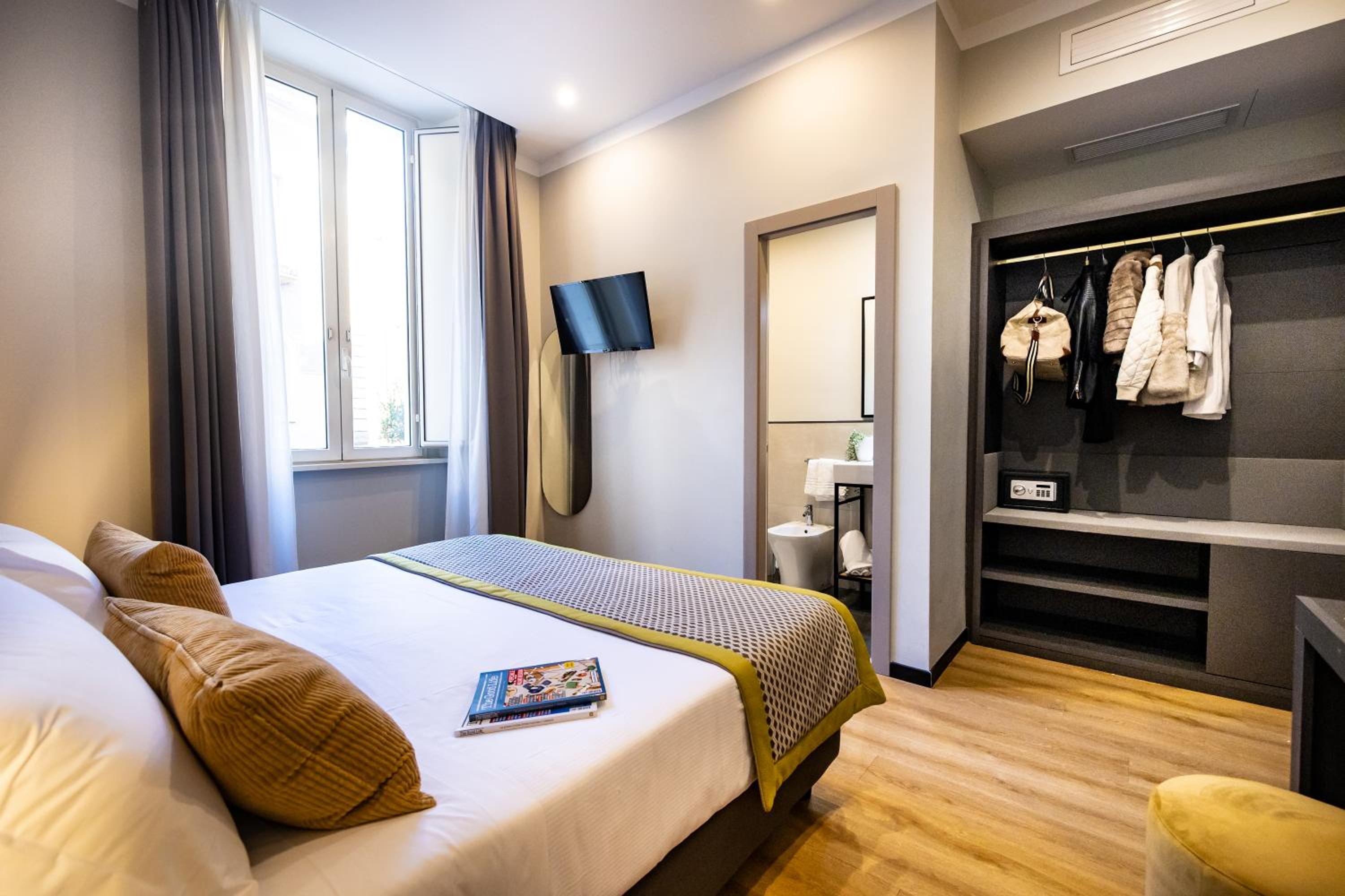 Standard Double or Twin Room thumbnail 5