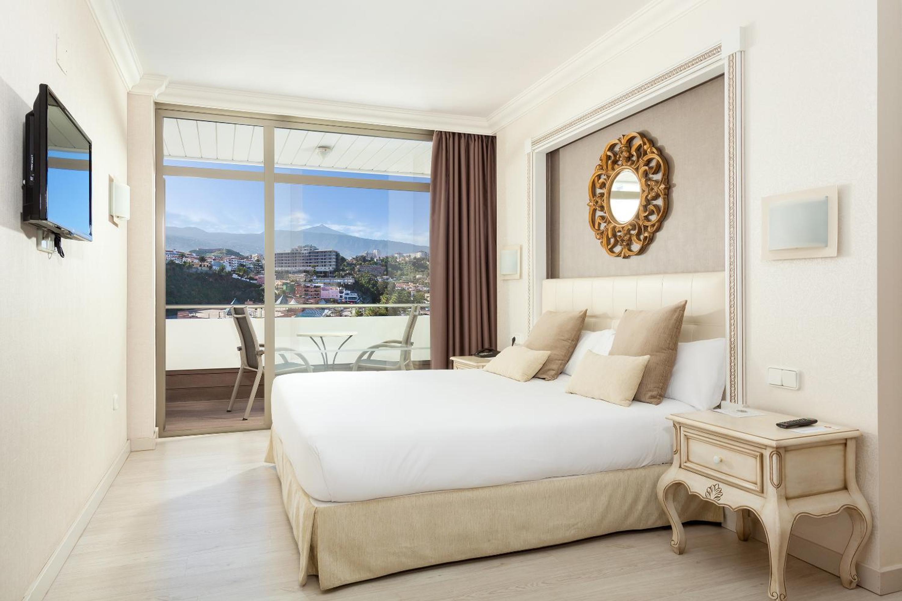 Twin Room with Mountain View