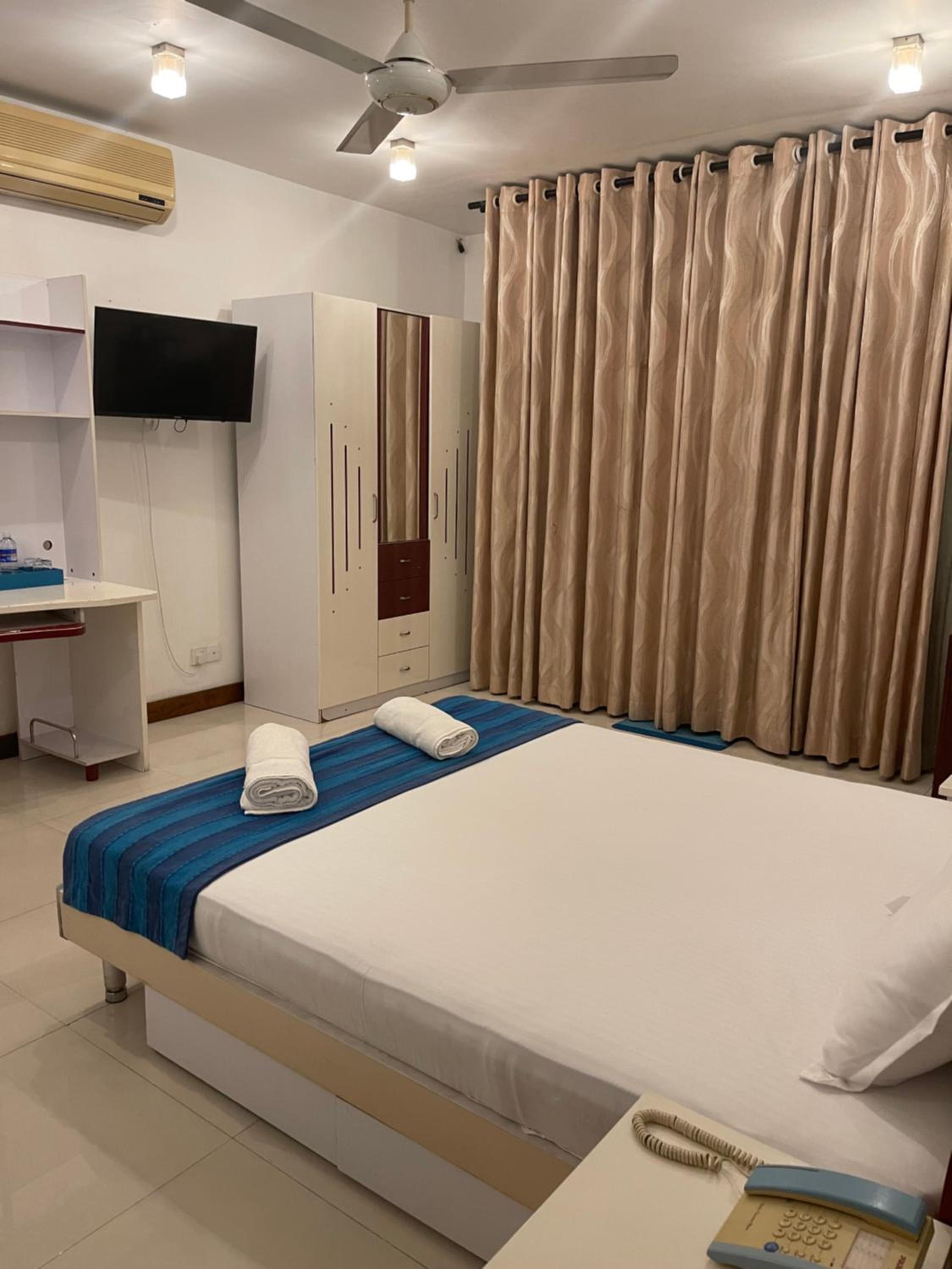 Deluxe Double Room with Balcony photo 2
