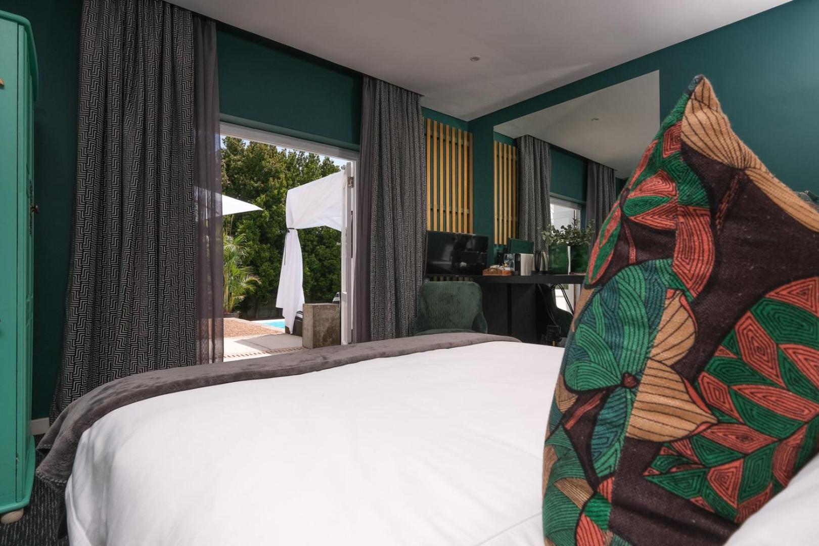 Deluxe Double Room with Shower - Photo 6