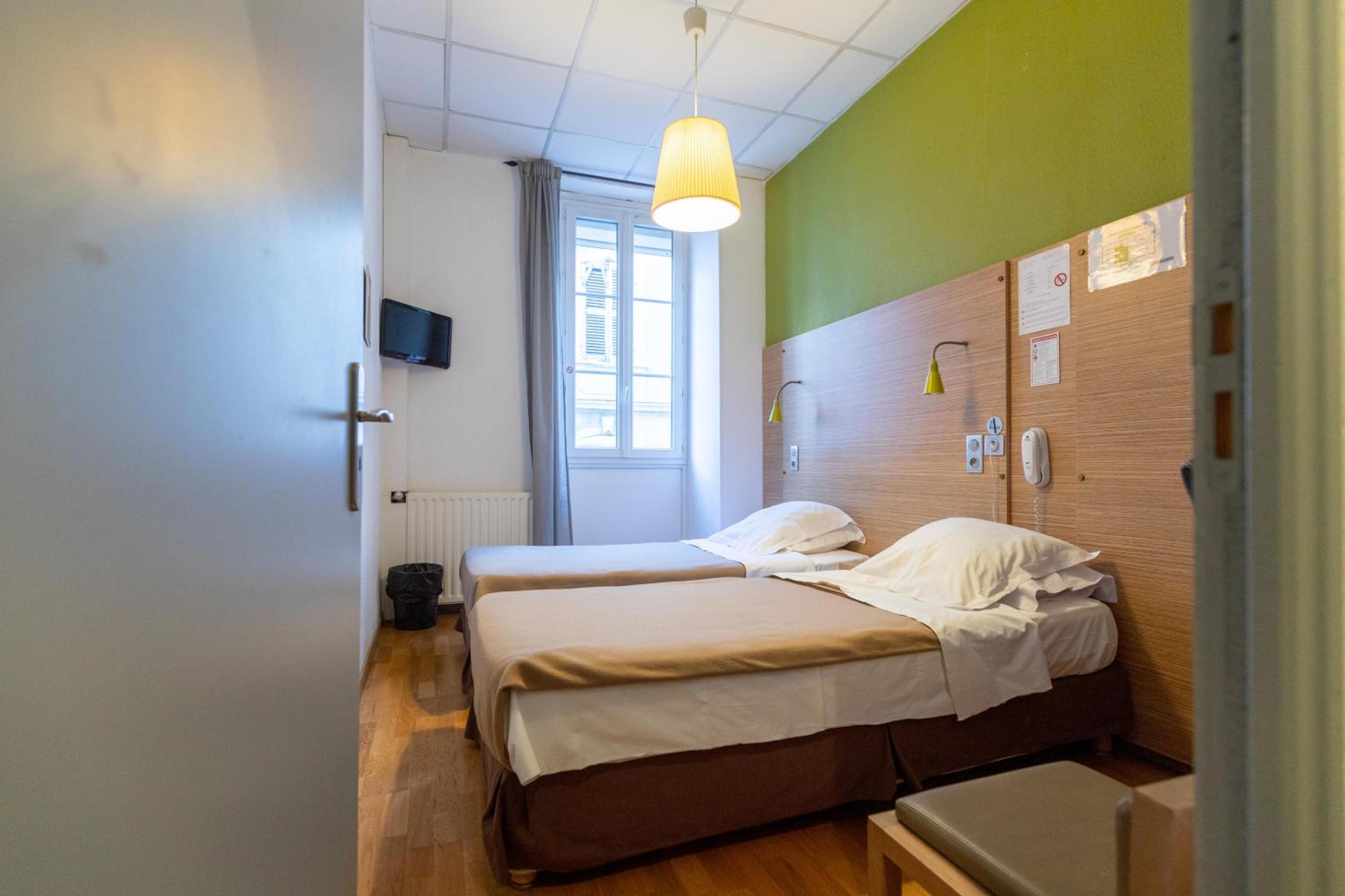 Twin Room - Photo 7