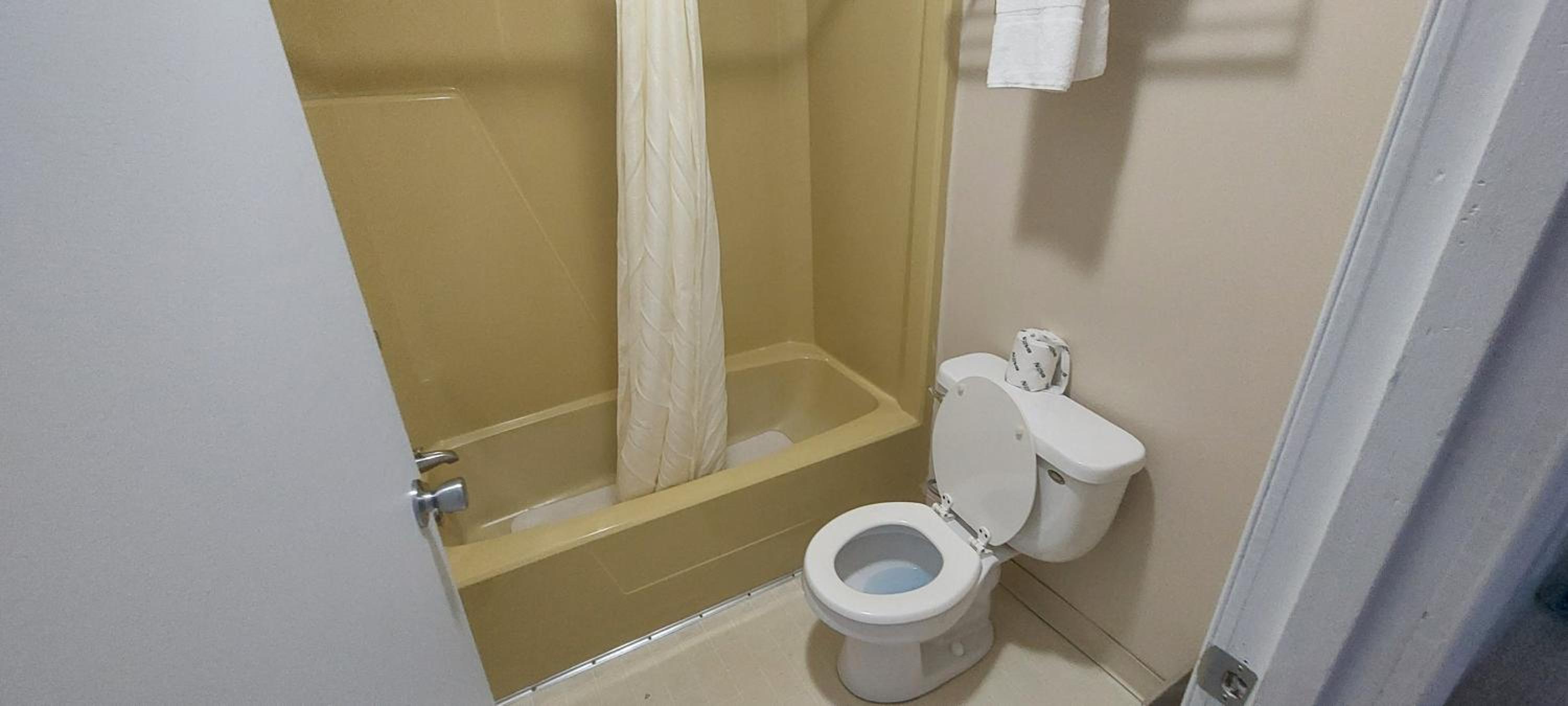 Double Room With Two Double Beds - Non-Smoking - Photo 3