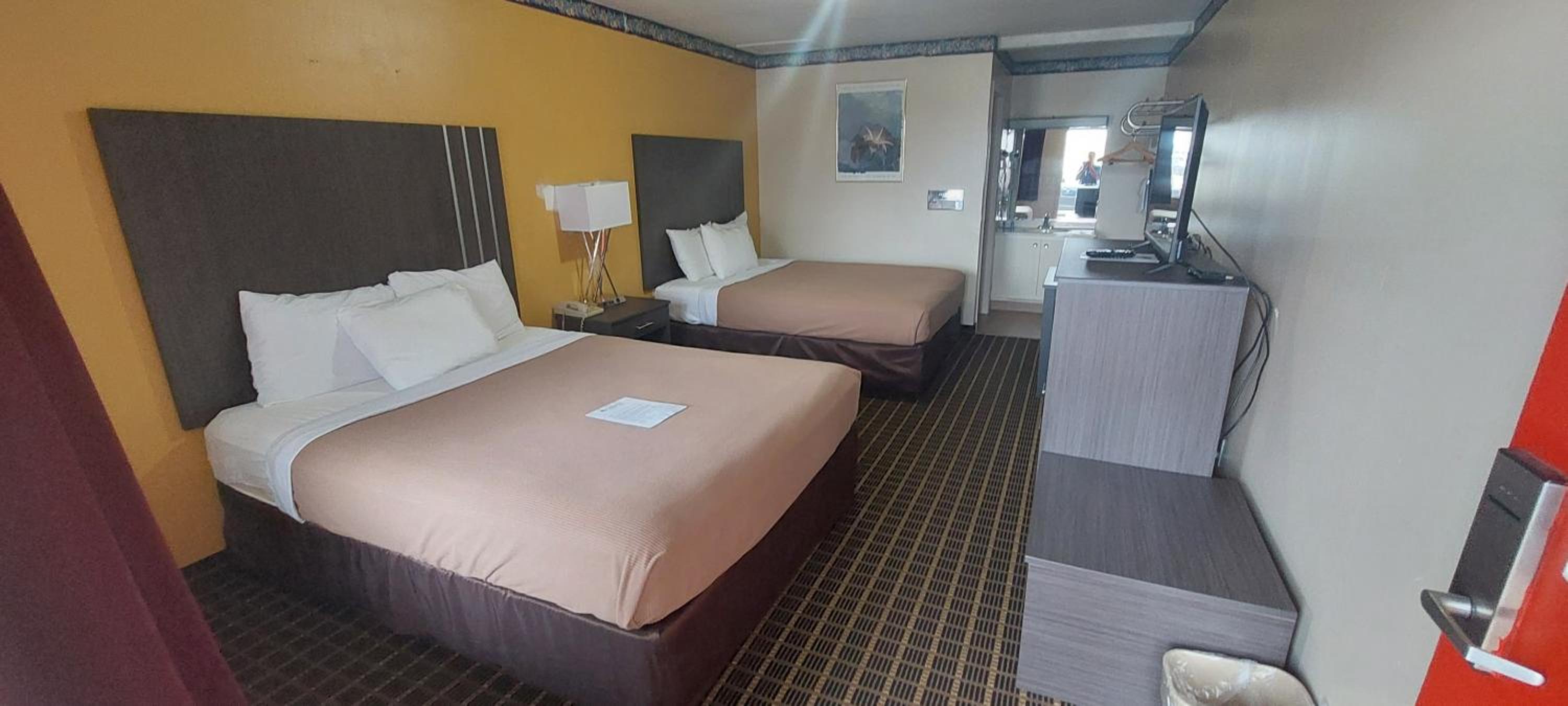 Double Room With Two Double Beds - Non-Smoking - Photo 1
