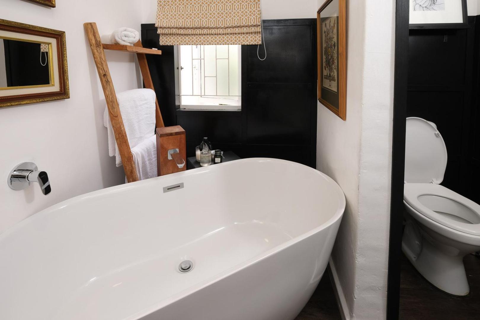 Deluxe Family Suite - Photo 3