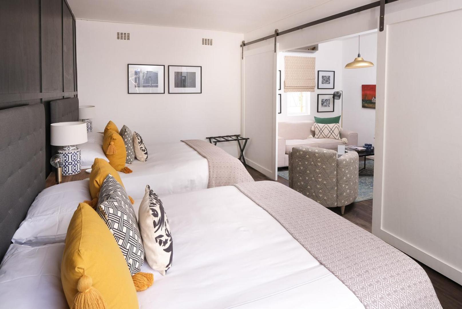 Deluxe Family Suite - Photo 6