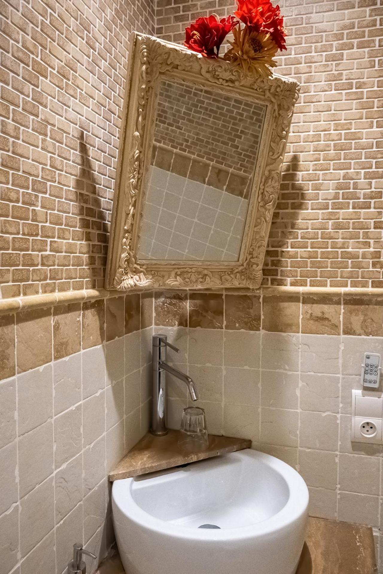 Double Room With Private Bathroom photo 3