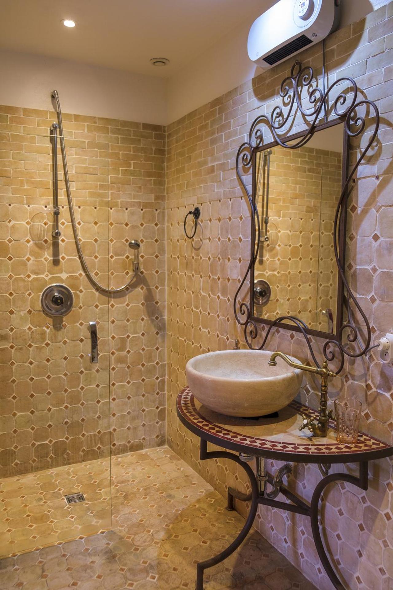 Double Room With Private Bathroom photo 3