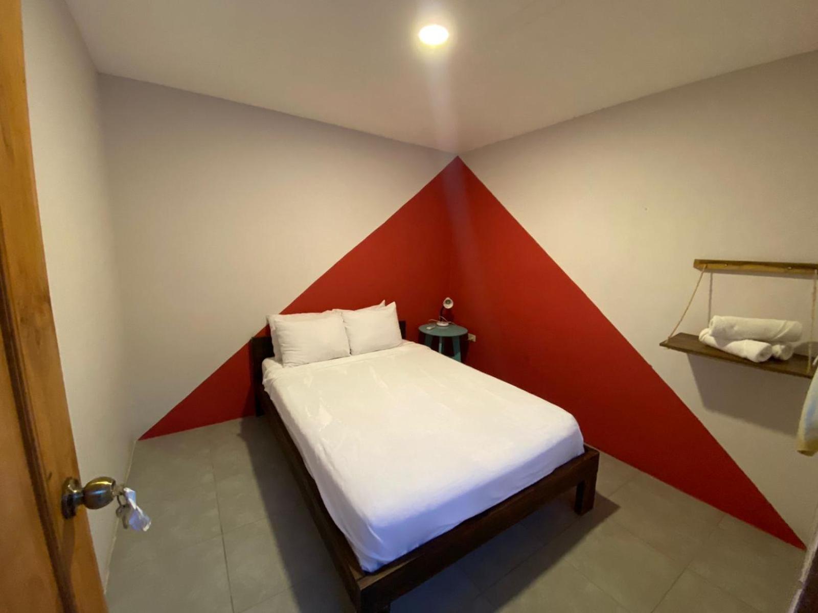 Small Room With Shared Bathroom photo 1