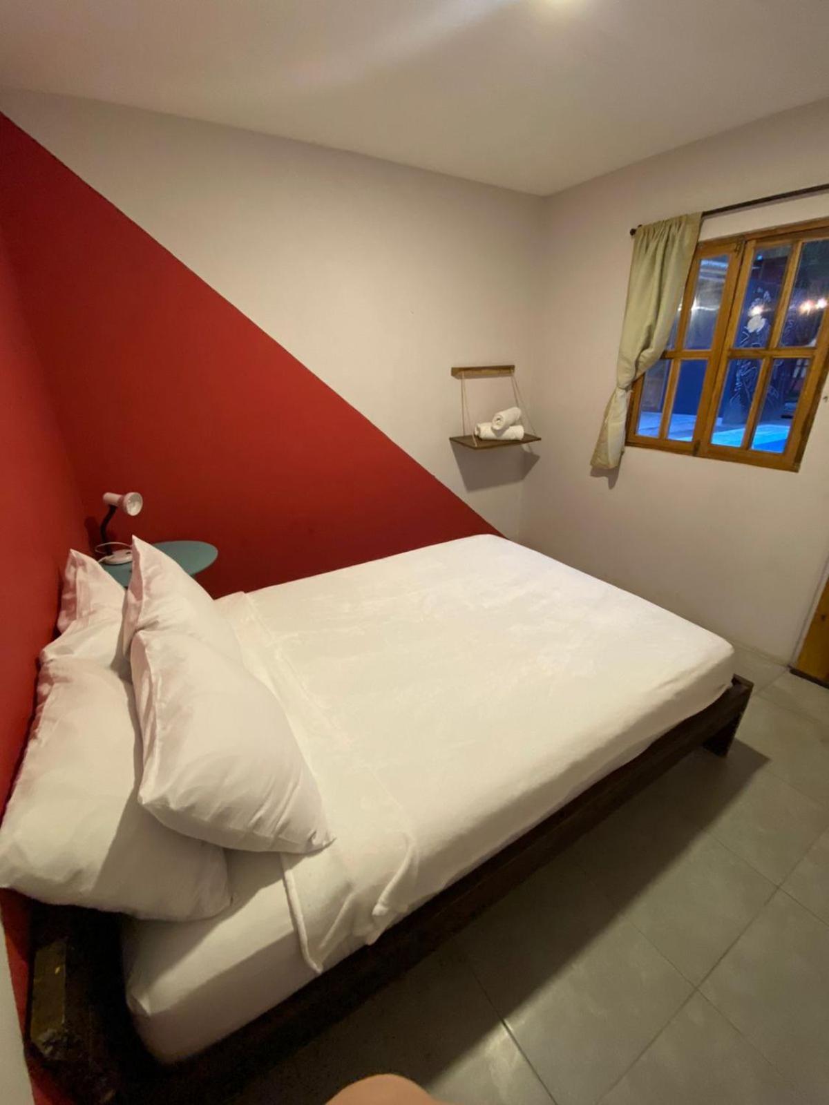 Small Room With Shared Bathroom photo 3