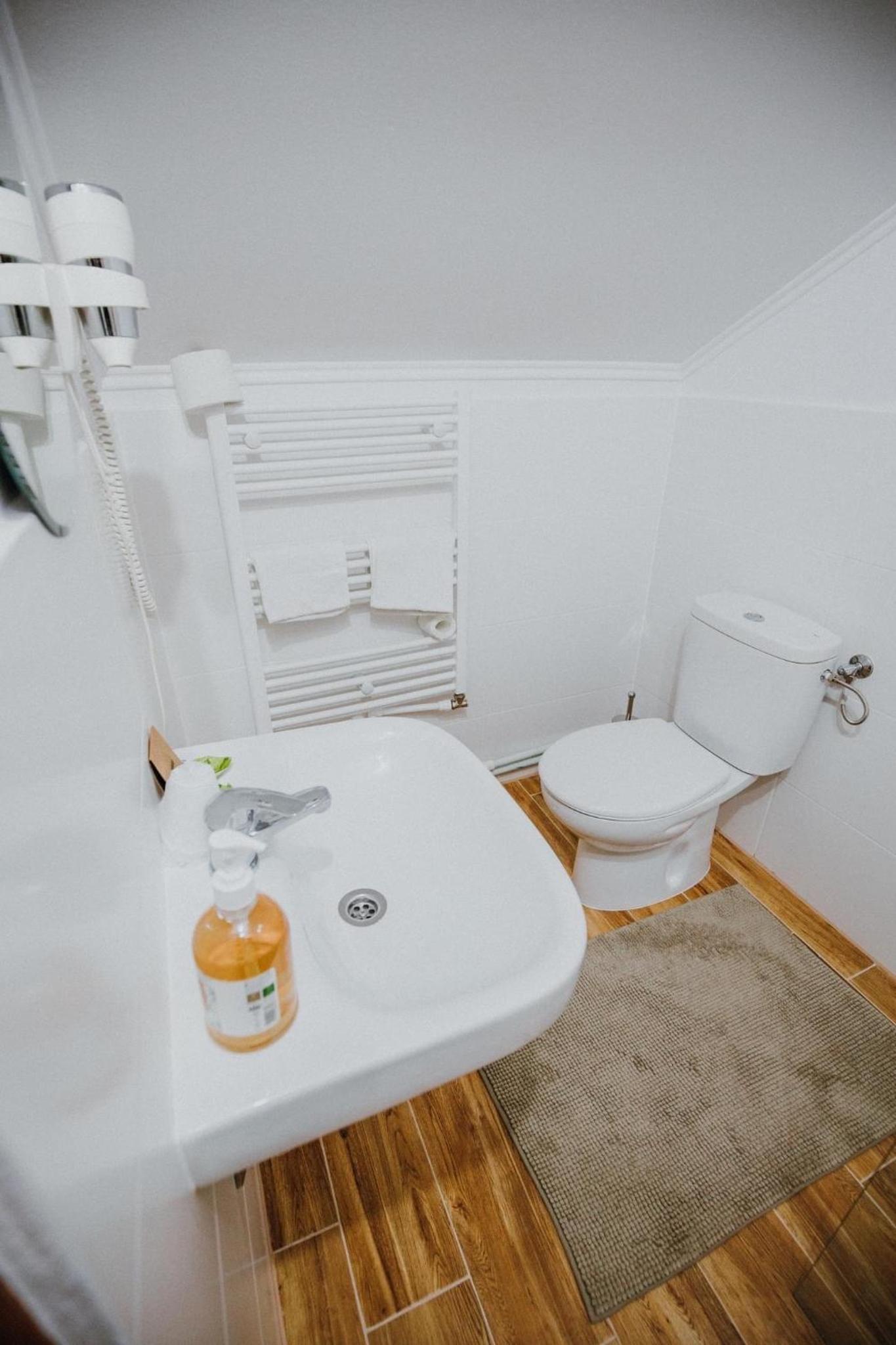 Double Room - Photo 21