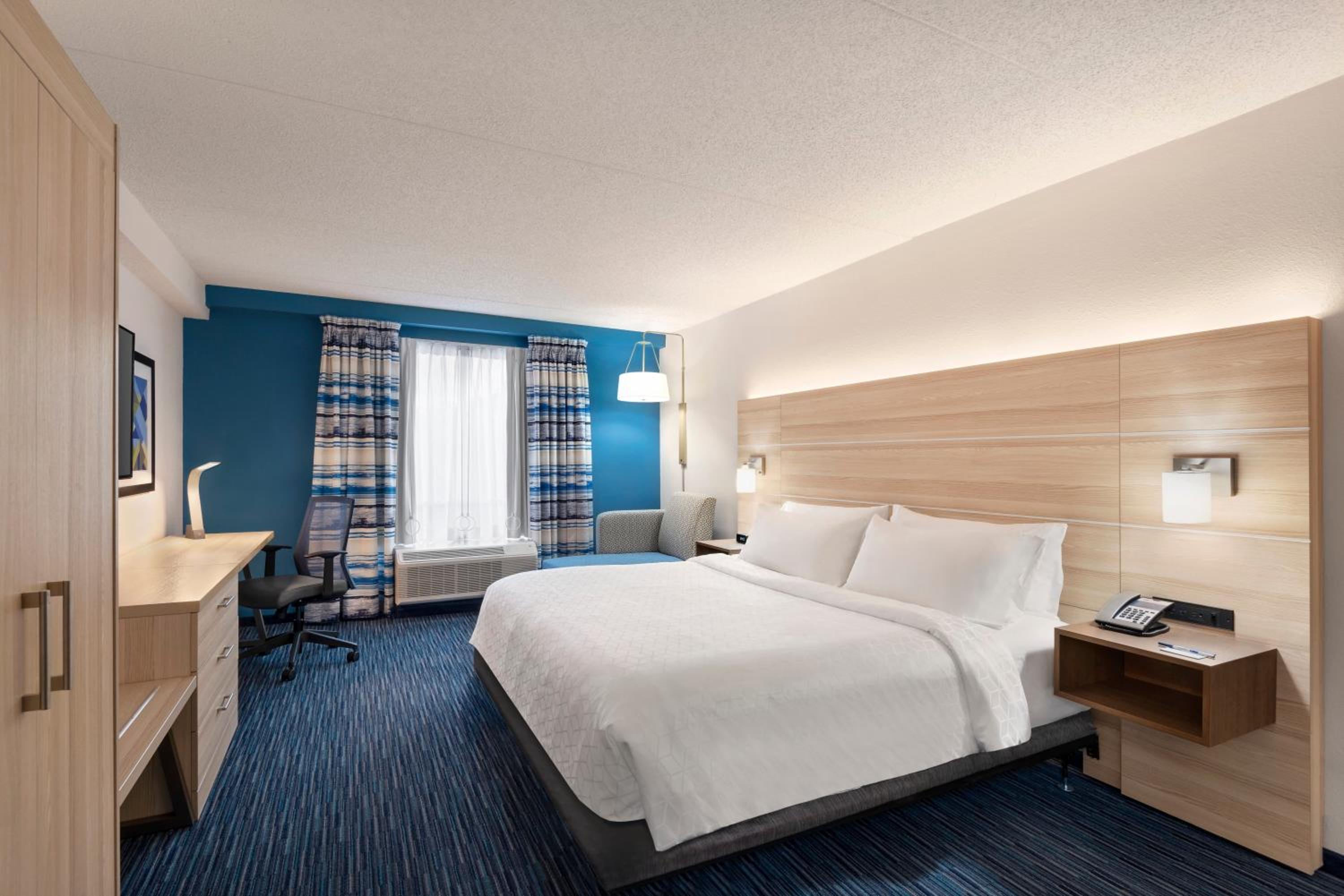 Standard King Room - Photo 8