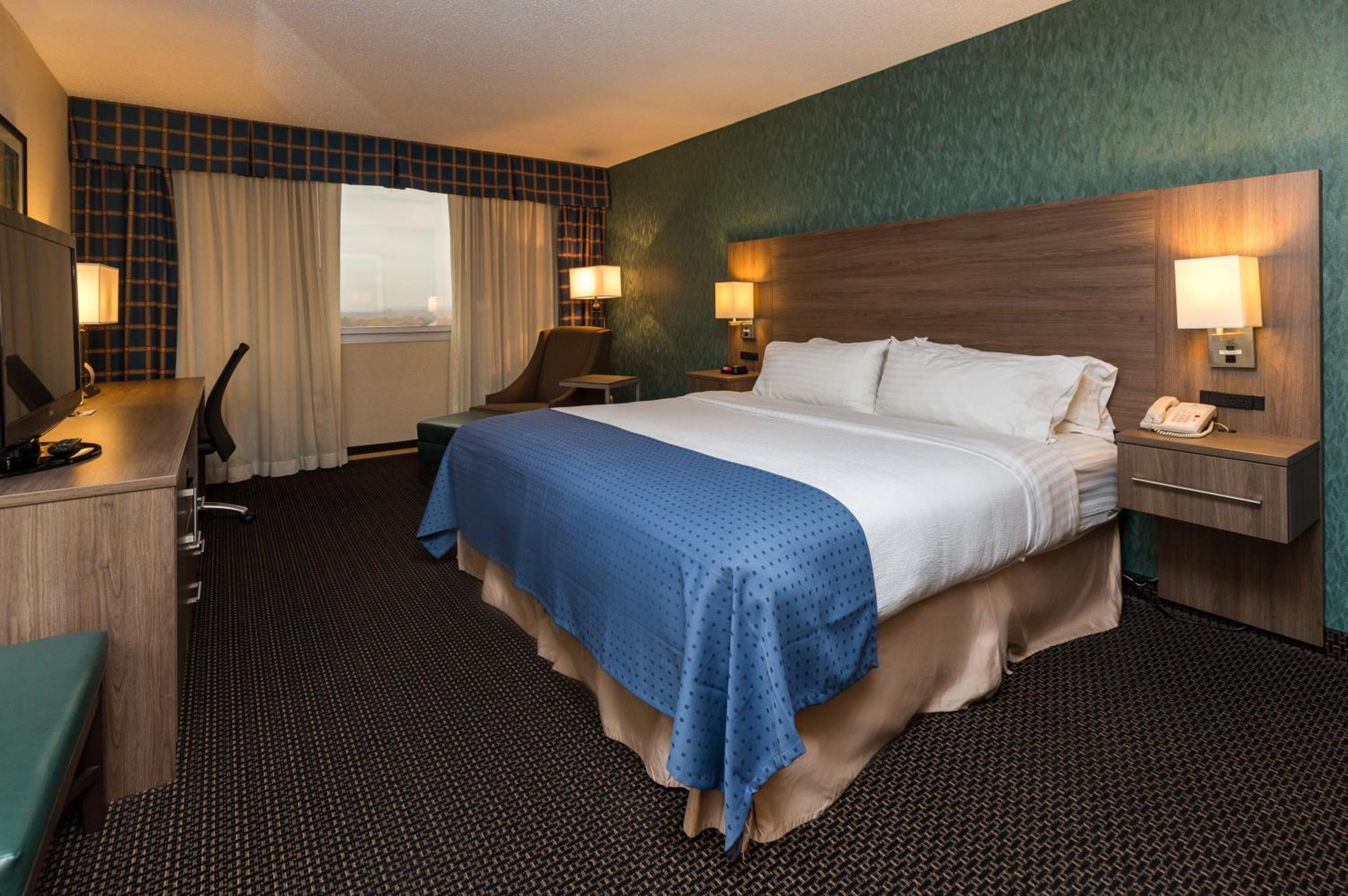 Standard King Room - Photo 4