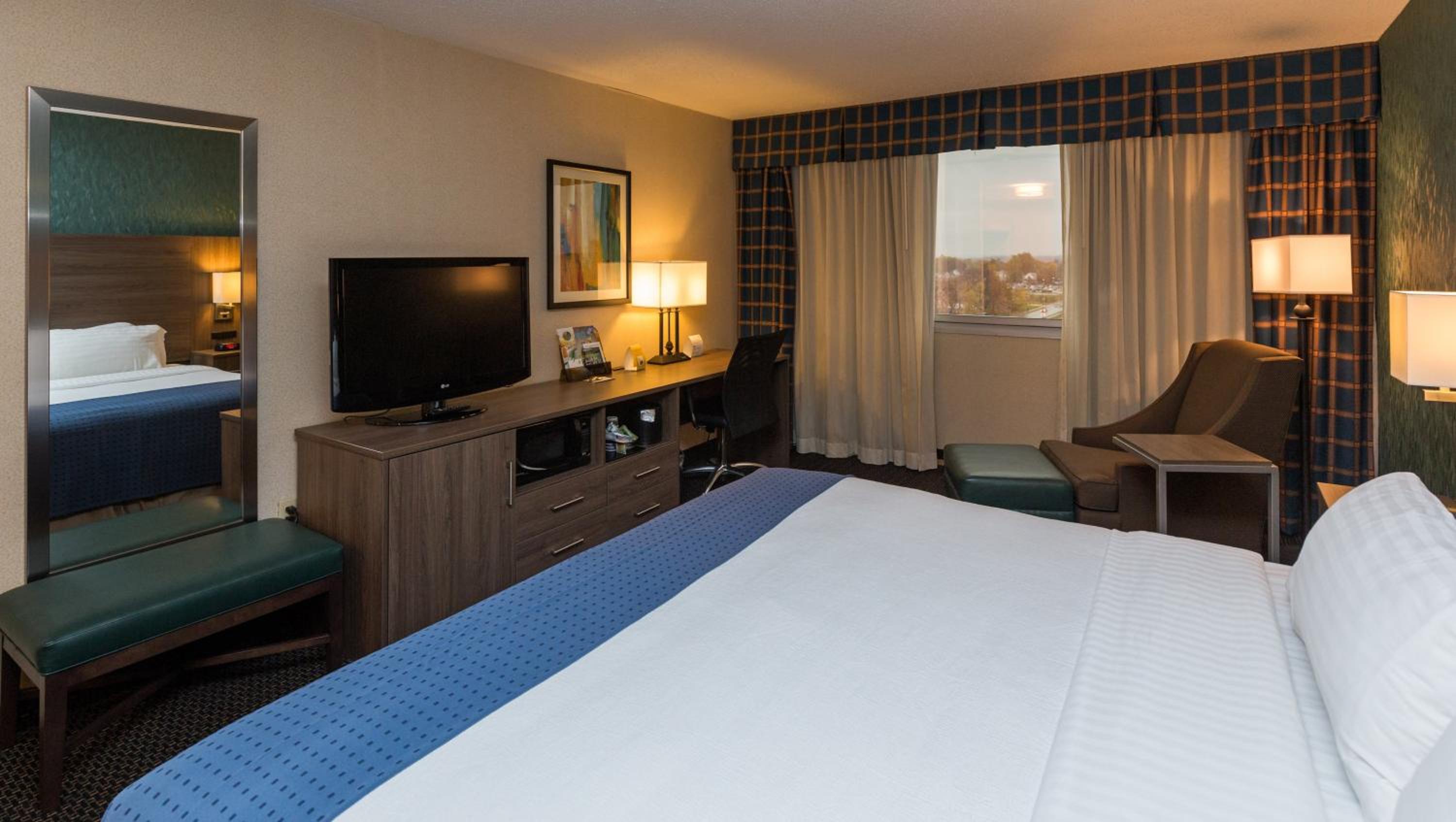Standard King Room - Photo 3