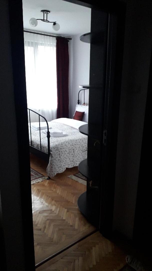 One-Bedroom Apartment - Photo 3