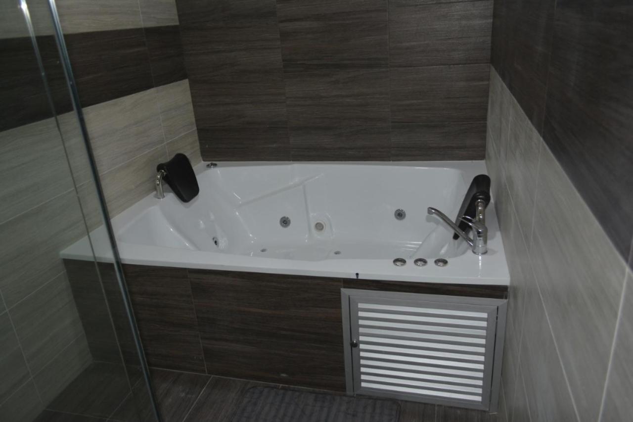 Deluxe Double Room with Bath photo 2