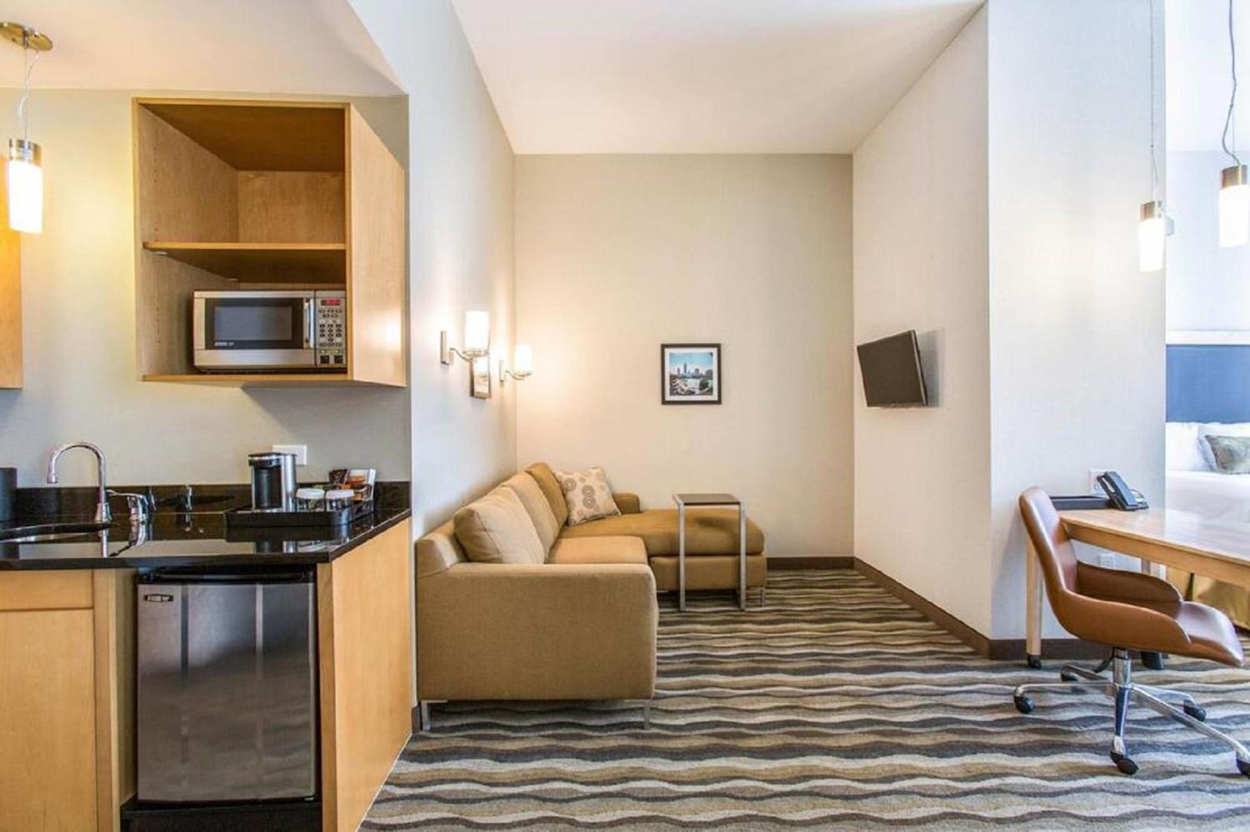2 King Beds, Two-Bedroom, Suite, Non-Smoking photo 3