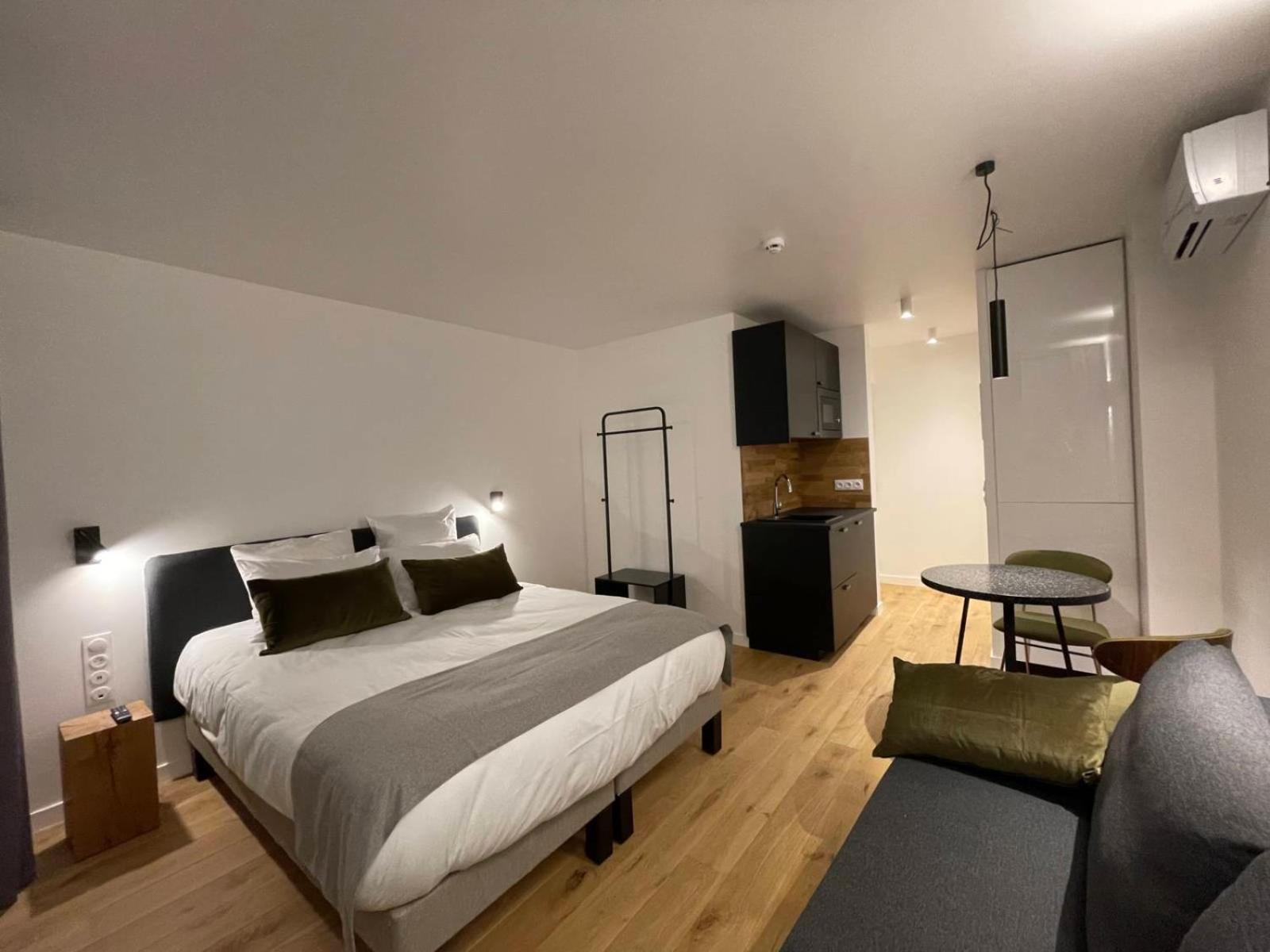 King Studio with Sofa Bed photo 2