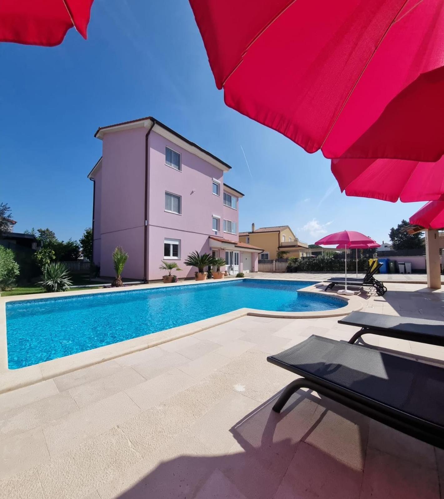 Apartment with Terrace - Photo 2
