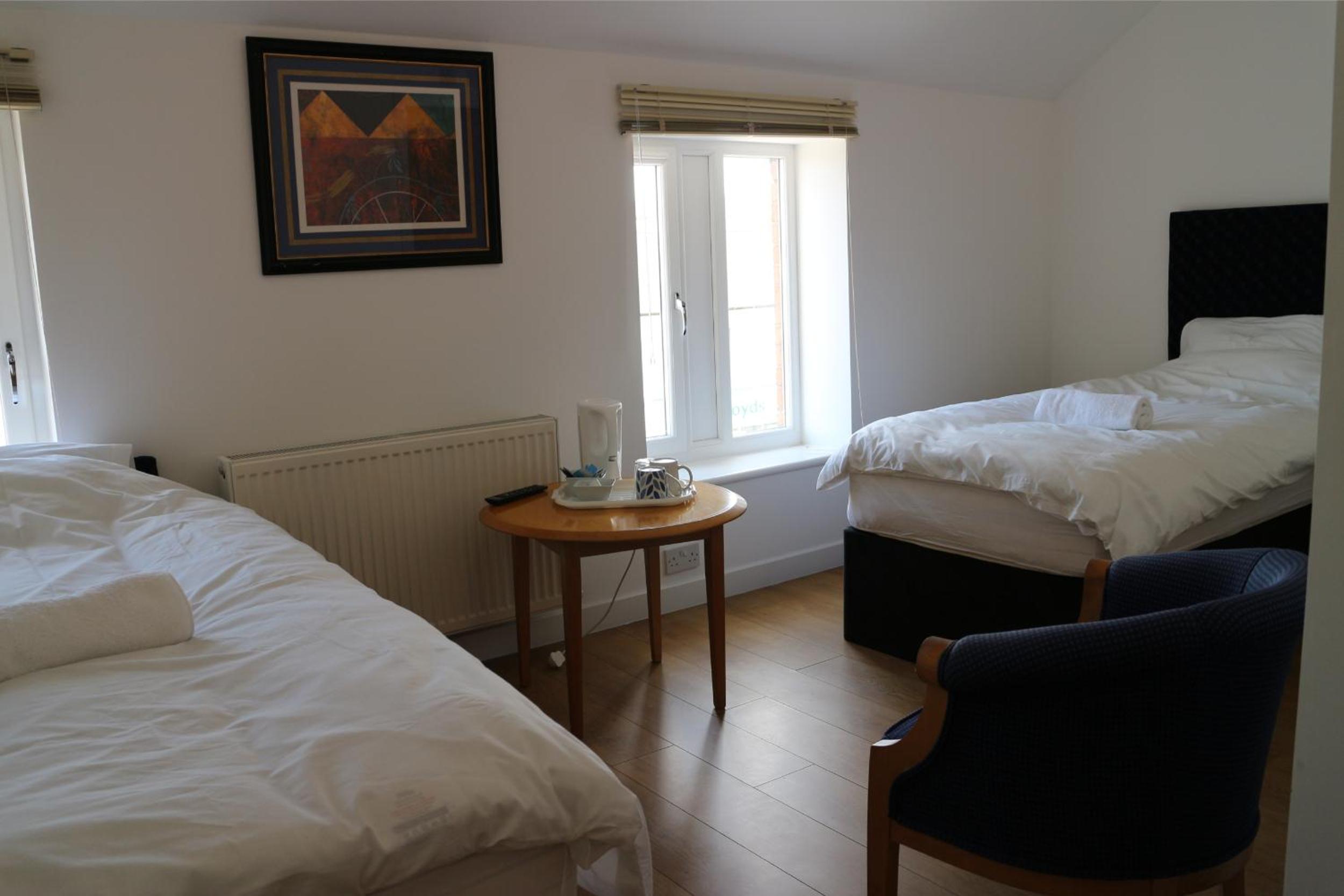 Twin Room with Private Bathroom - Photo 21