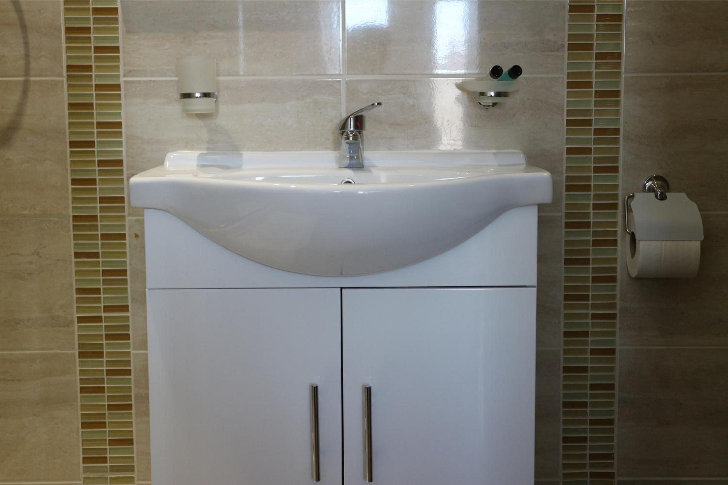 Double Room with Private Bathroom - Photo 24